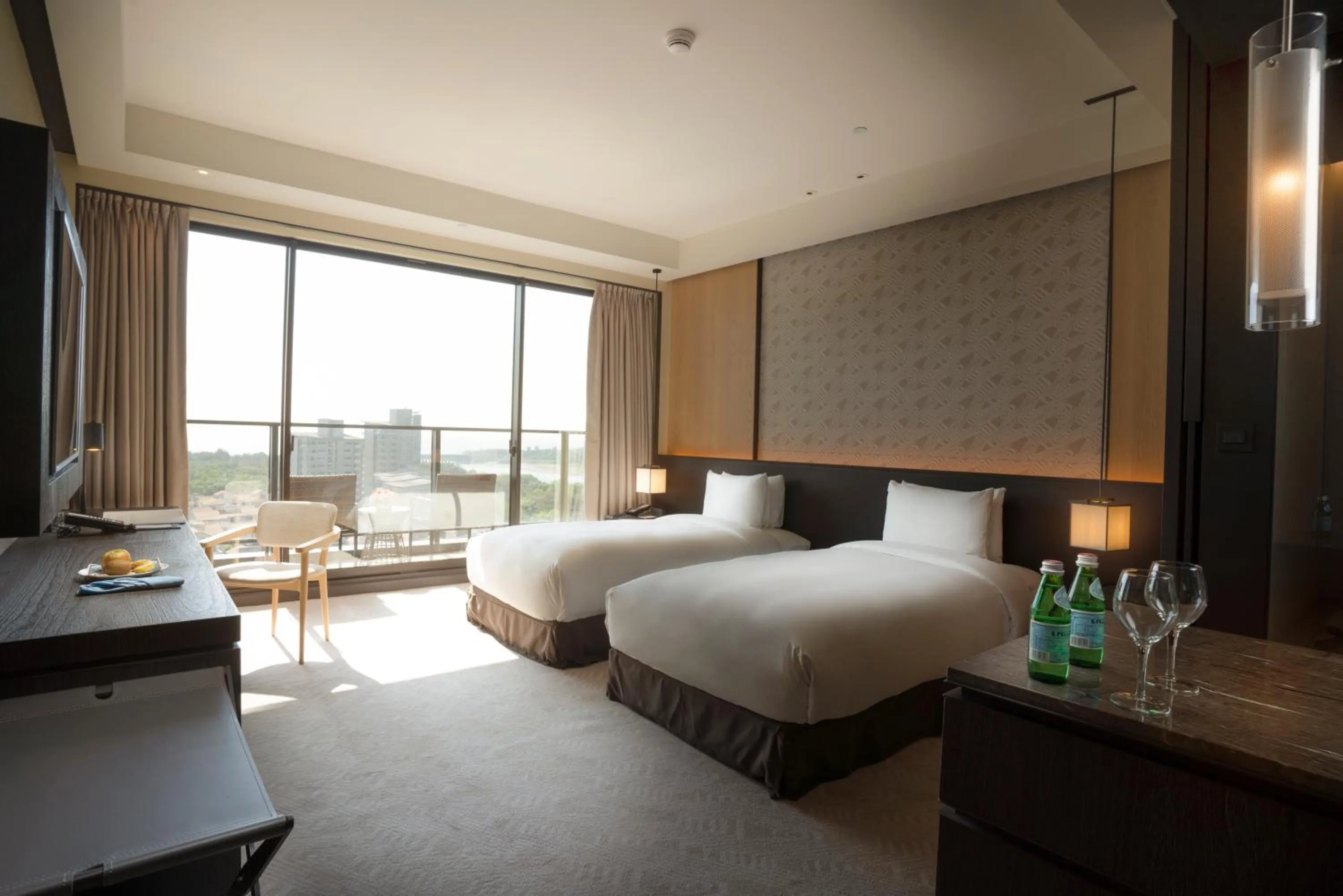 Standard Twin Room with Balcony in Crowne Plaza Tainan by IHG