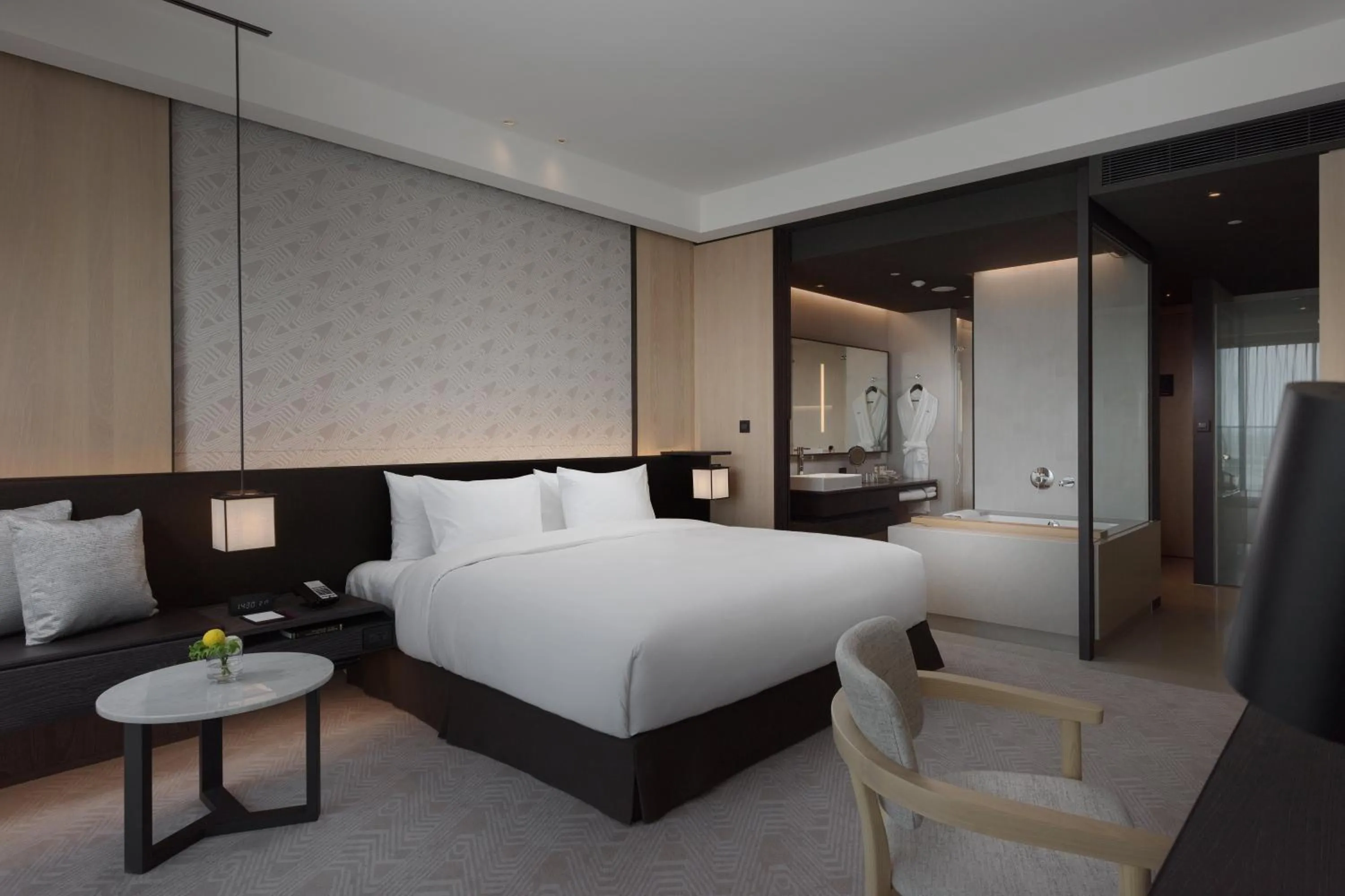 Photo of the whole room, Bed in Crowne Plaza Tainan by IHG