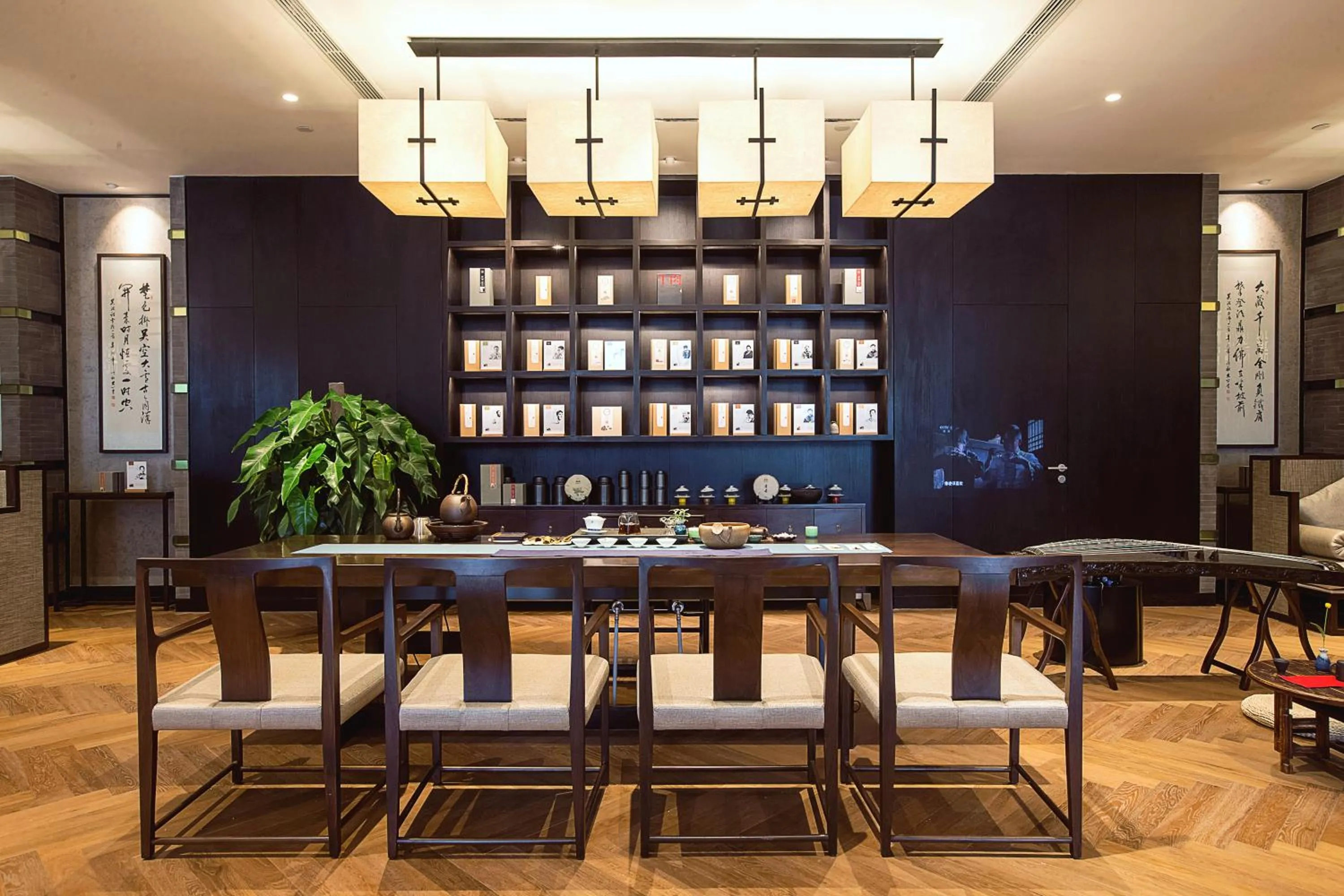 Lounge or bar in HUALUXE Wuxi Taihu