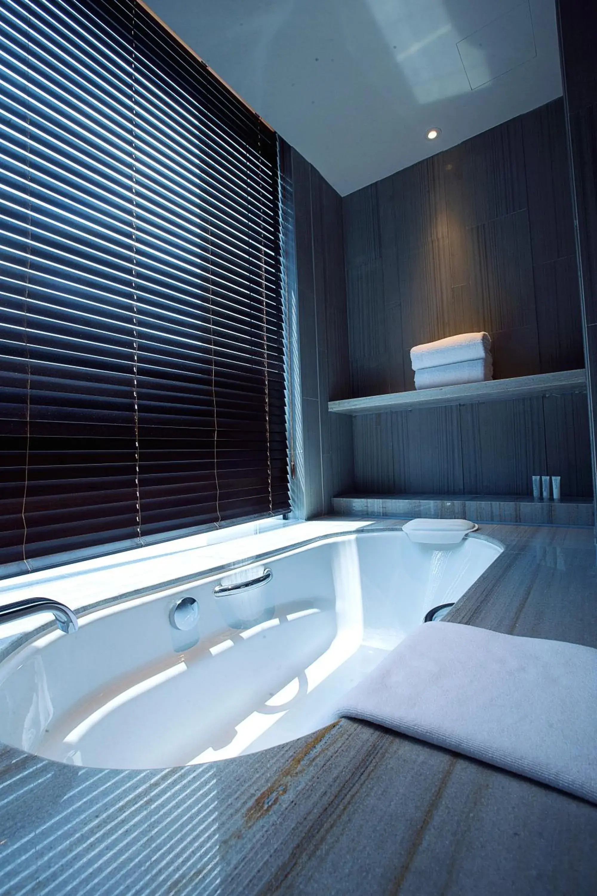 Bathroom in HUALUXE Wuxi Taihu Bathroom in HUALUXE Wuxi Taihu