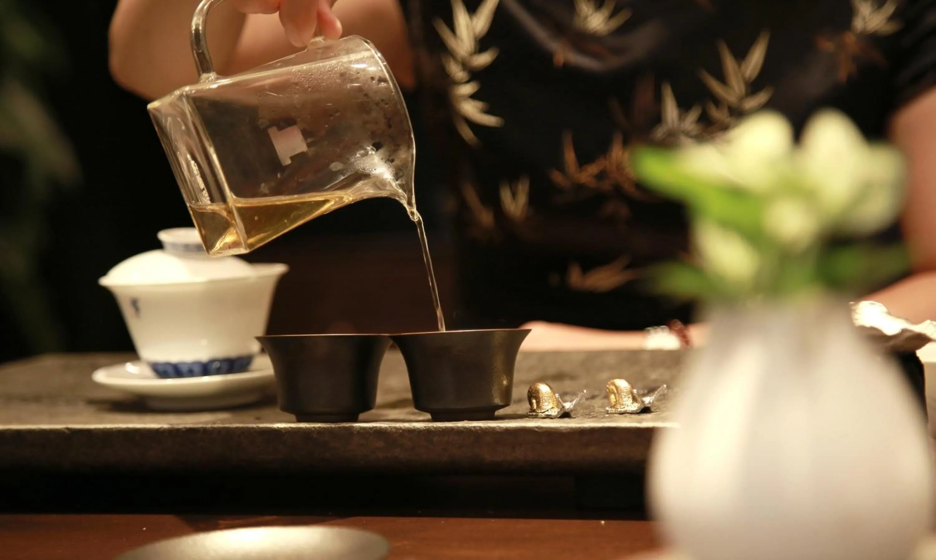 Lounge or bar in HUALUXE Wuxi Taihu