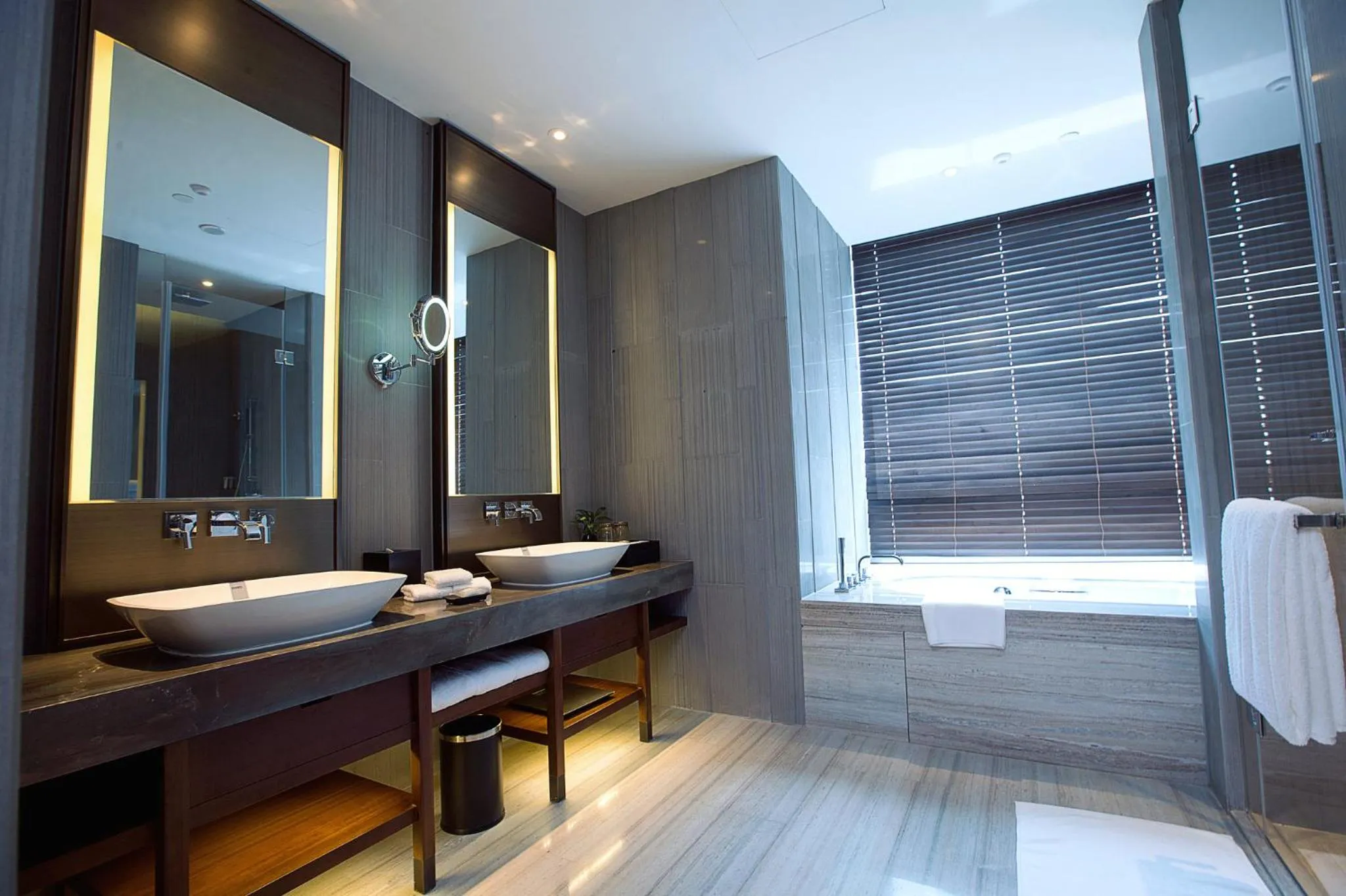 Bathroom in HUALUXE Wuxi Taihu