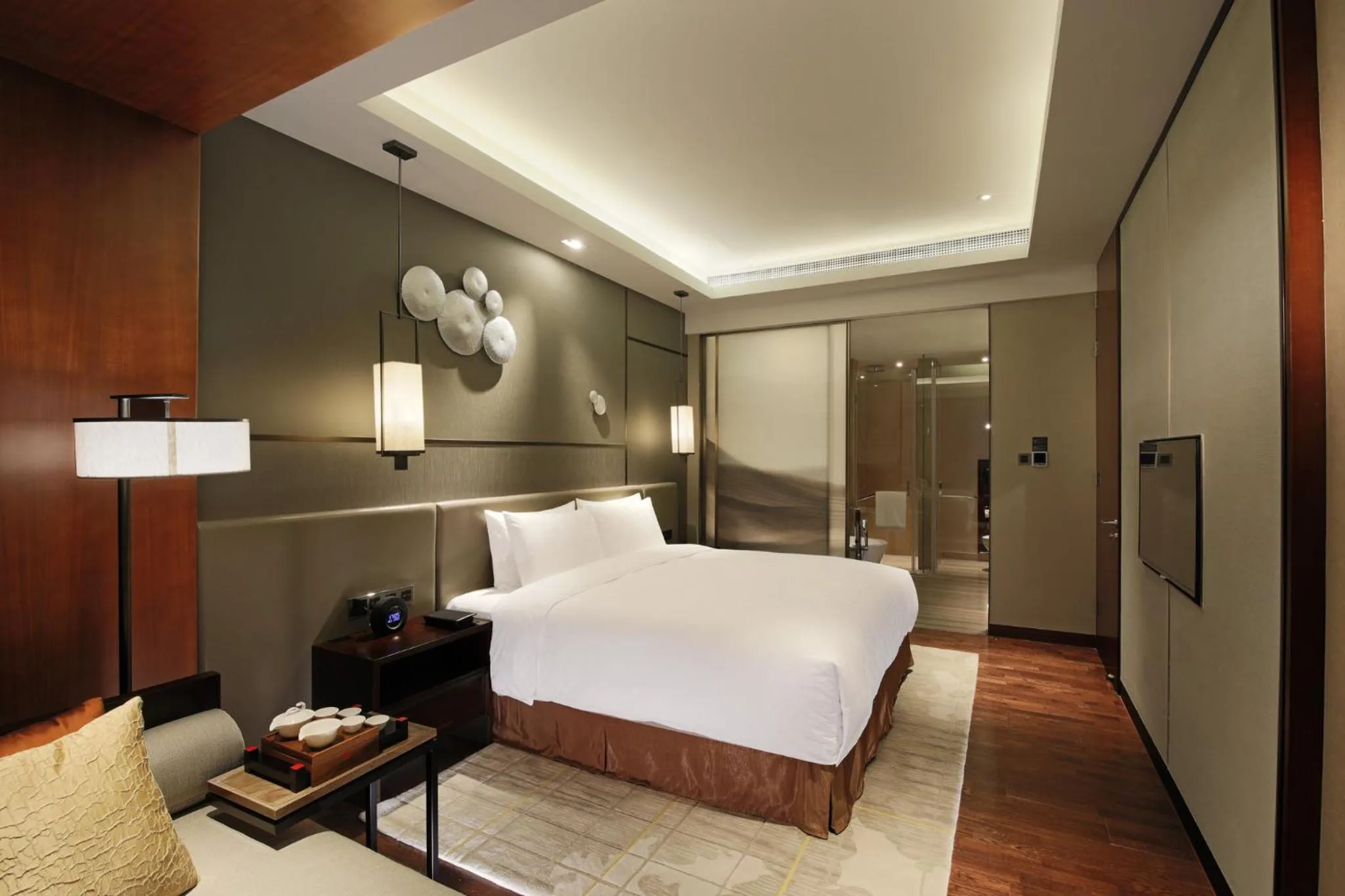 Photo of the whole room, Bed in HUALUXE Wuxi Taihu