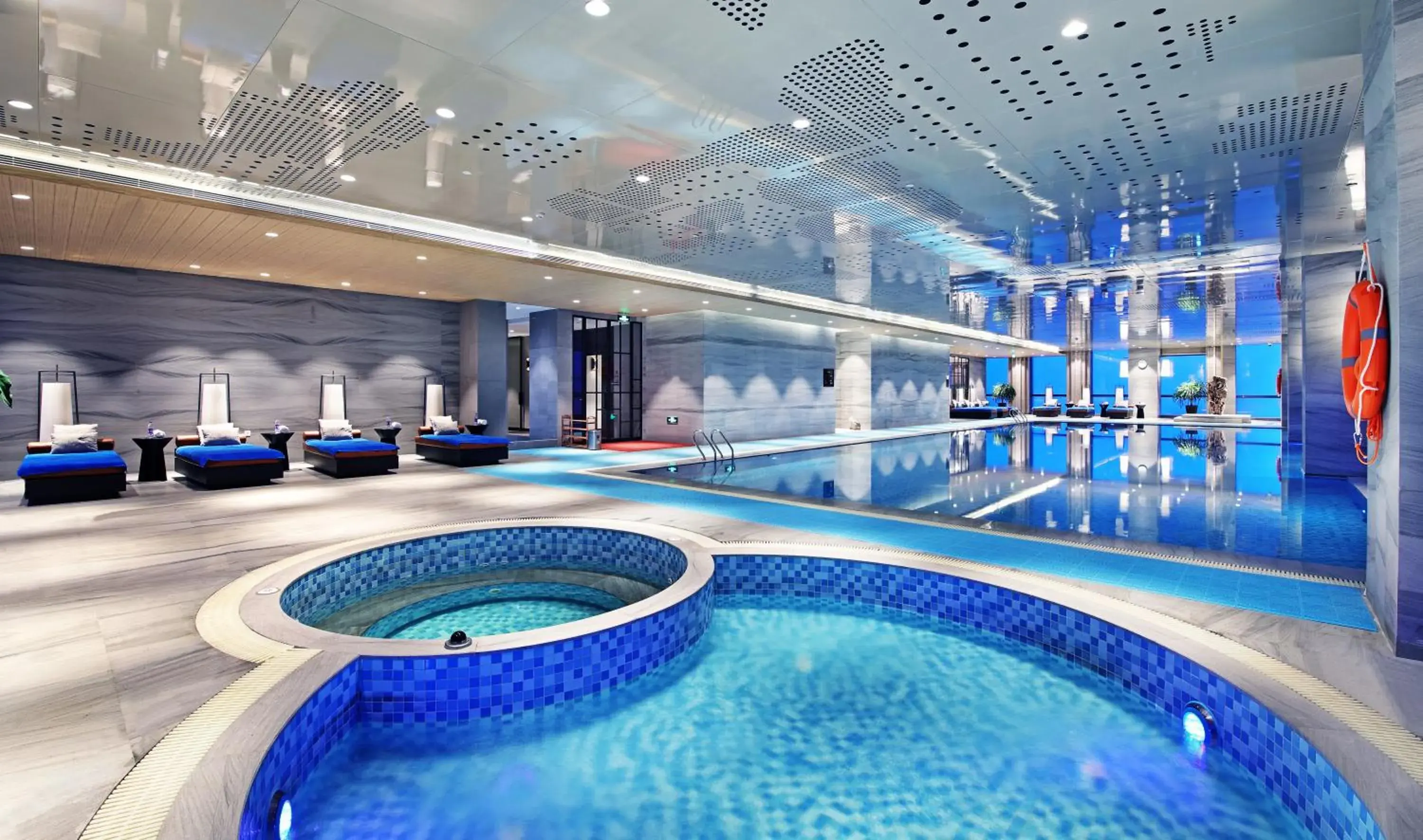 Swimming pool in HUALUXE Wuxi Taihu Swimming pool in HUALUXE Wuxi Taihu