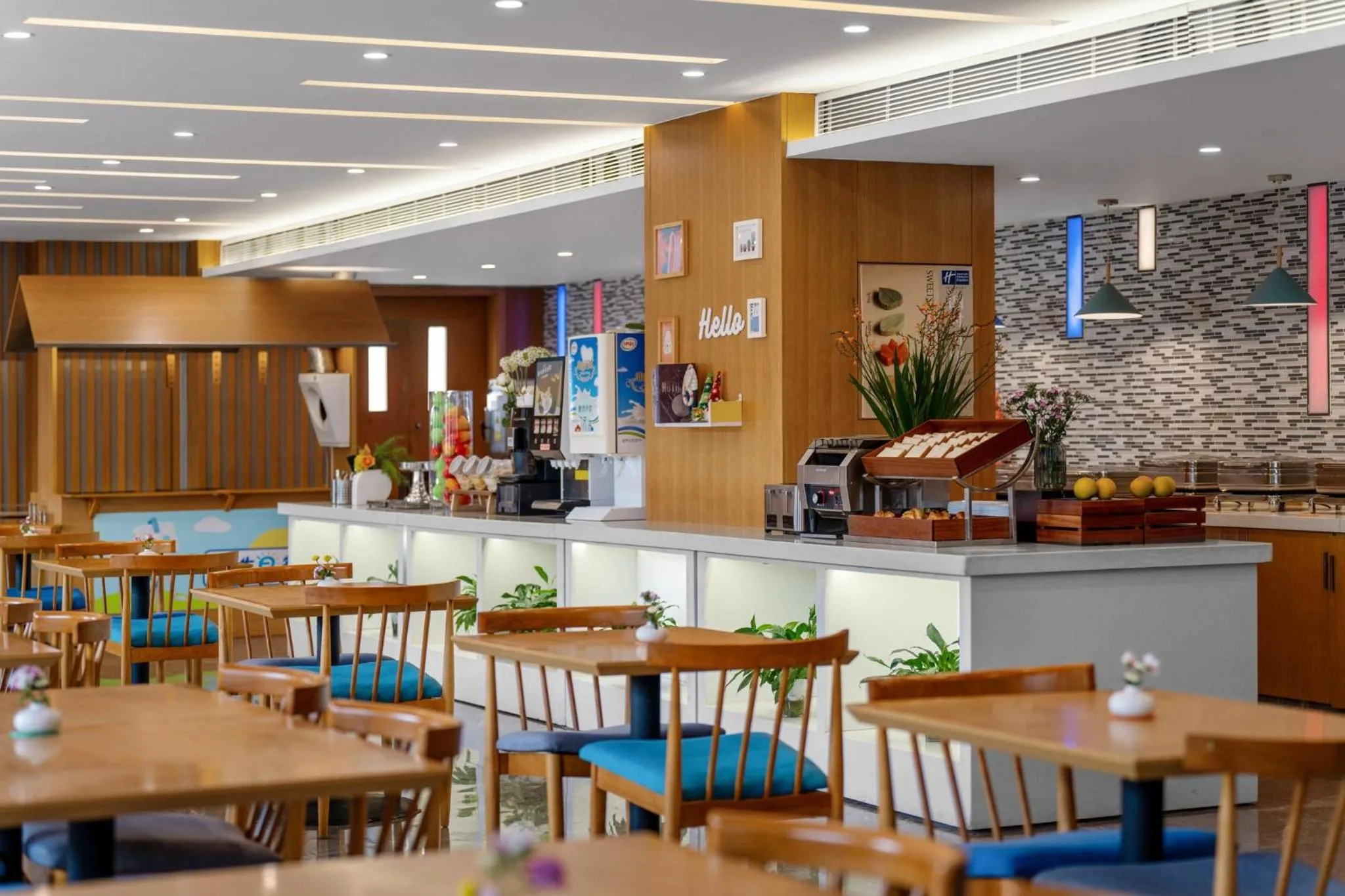 Restaurant/places to eat in Holiday Inn Express Chengdu Airport Zone Shuangliu International Airport