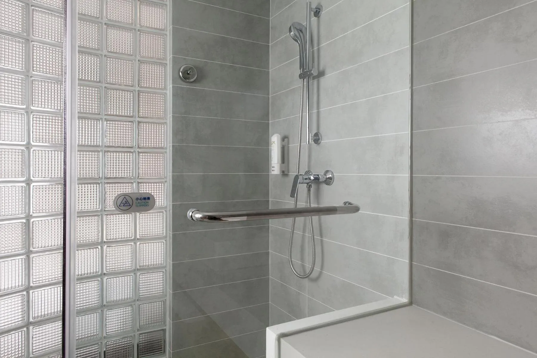 Toilet in Holiday Inn Express Chengdu Airport Zone Shuangliu International Airport