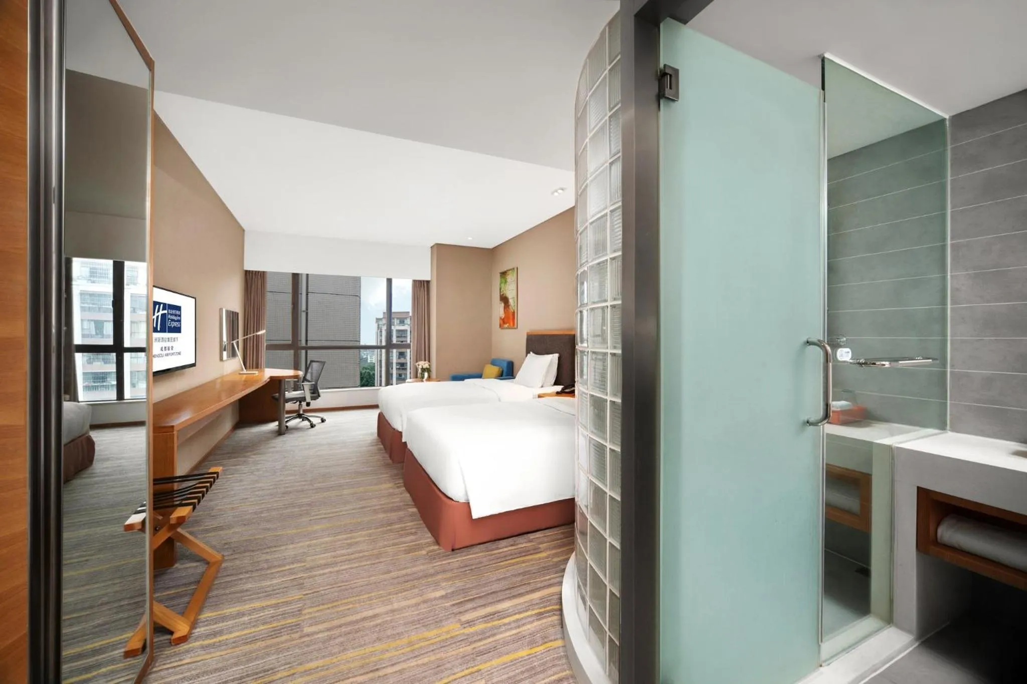 Photo of the whole room, Bed in Holiday Inn Express Chengdu Airport Zone Shuangliu International Airport