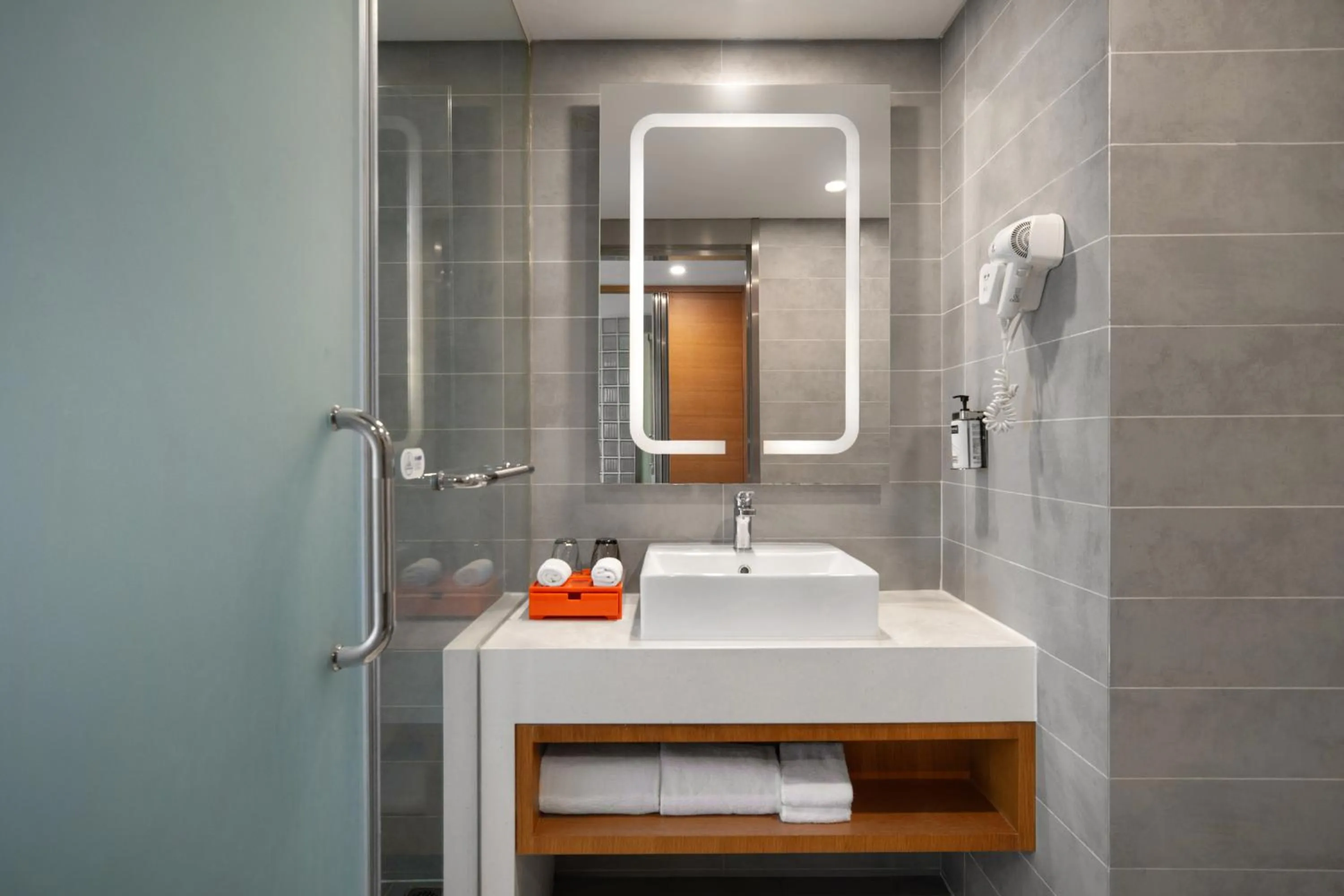 Toilet in Holiday Inn Express Chengdu Airport Zone Shuangliu International Airport