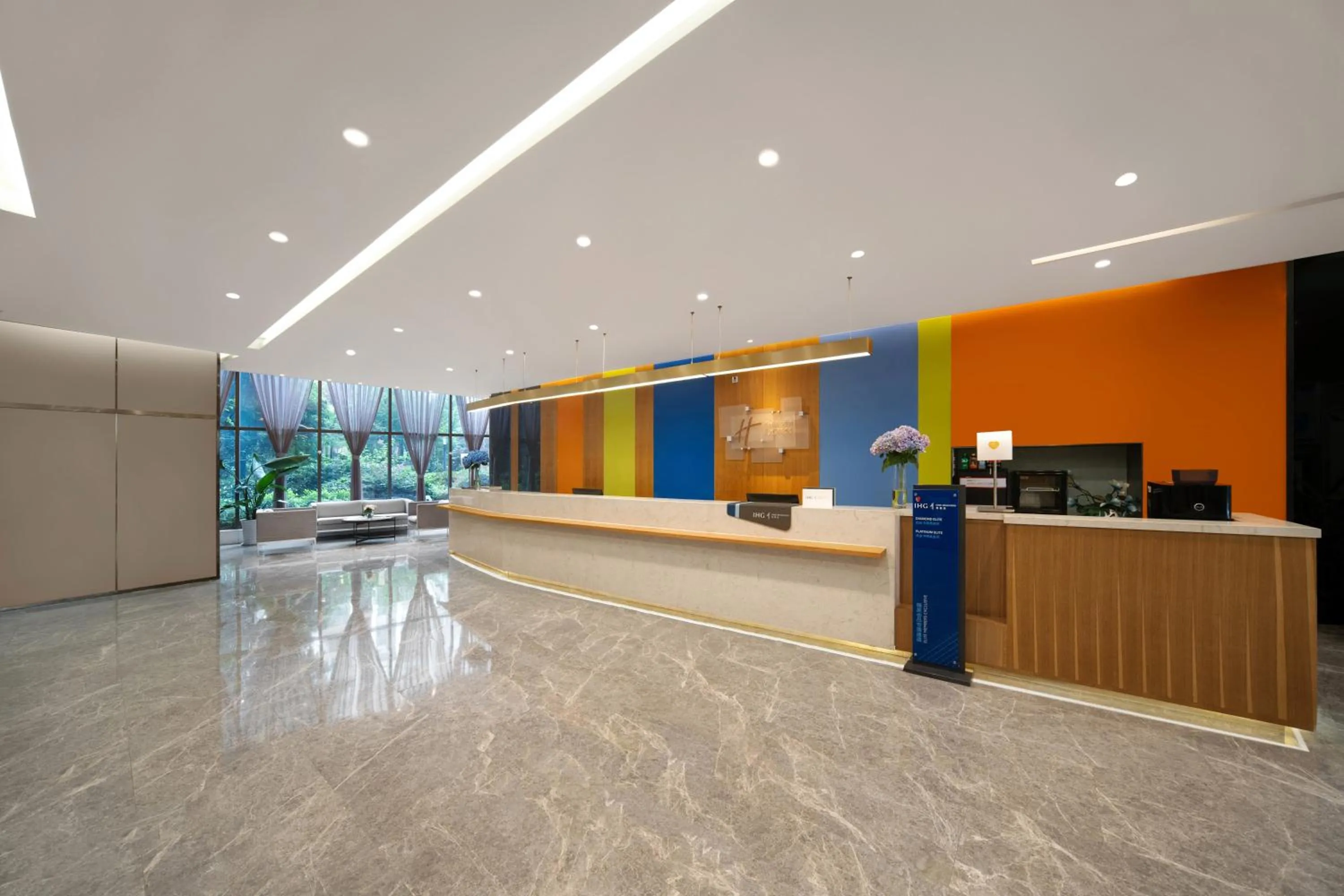 Lobby or reception in Holiday Inn Express Chengdu Airport Zone Shuangliu International Airport