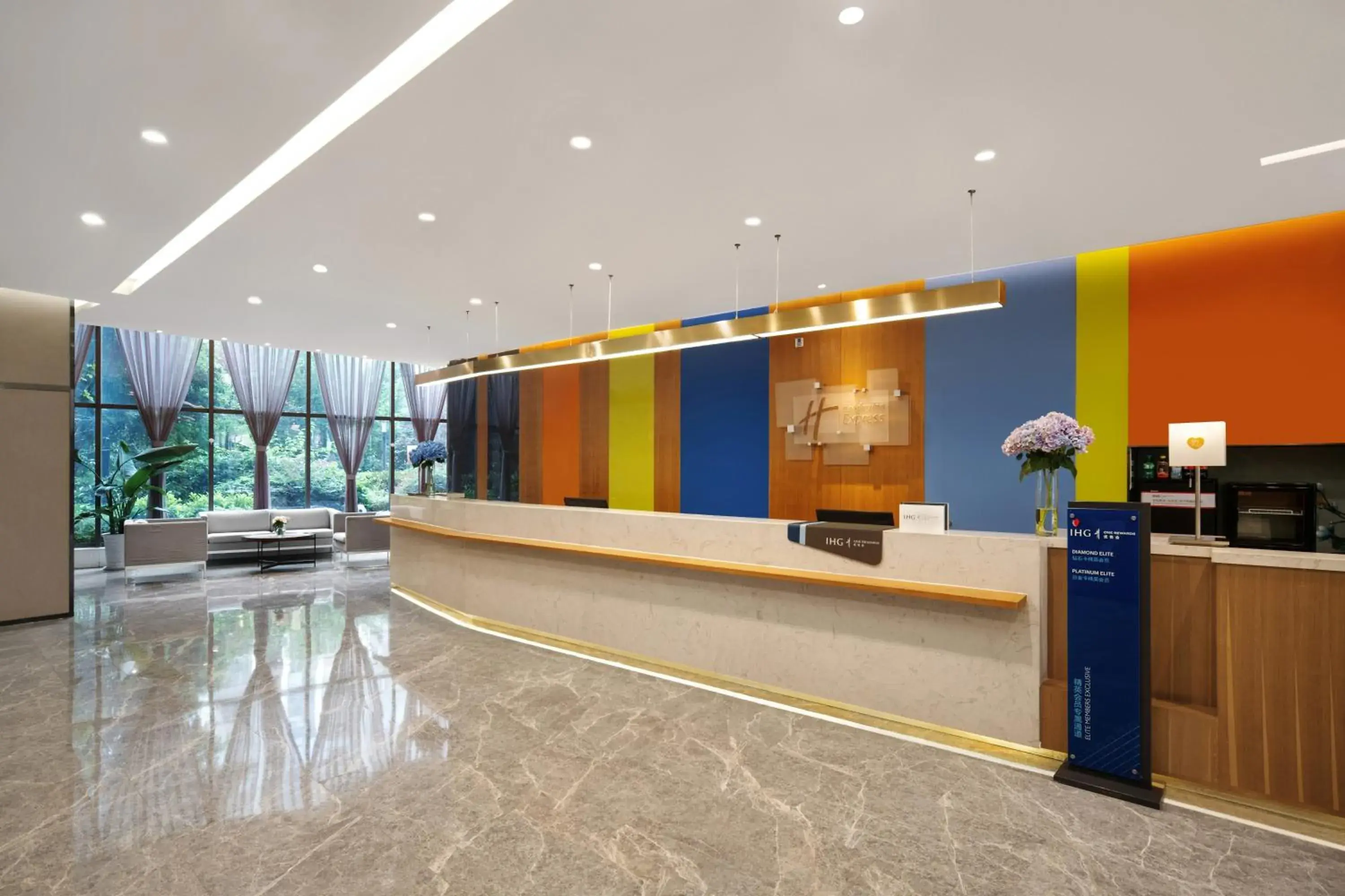 Lobby or reception in Holiday Inn Express Chengdu Airport Zone Shuangliu International Airport Lobby or reception in Holiday Inn Express Chengdu Airport Zone Shuangliu International Airport