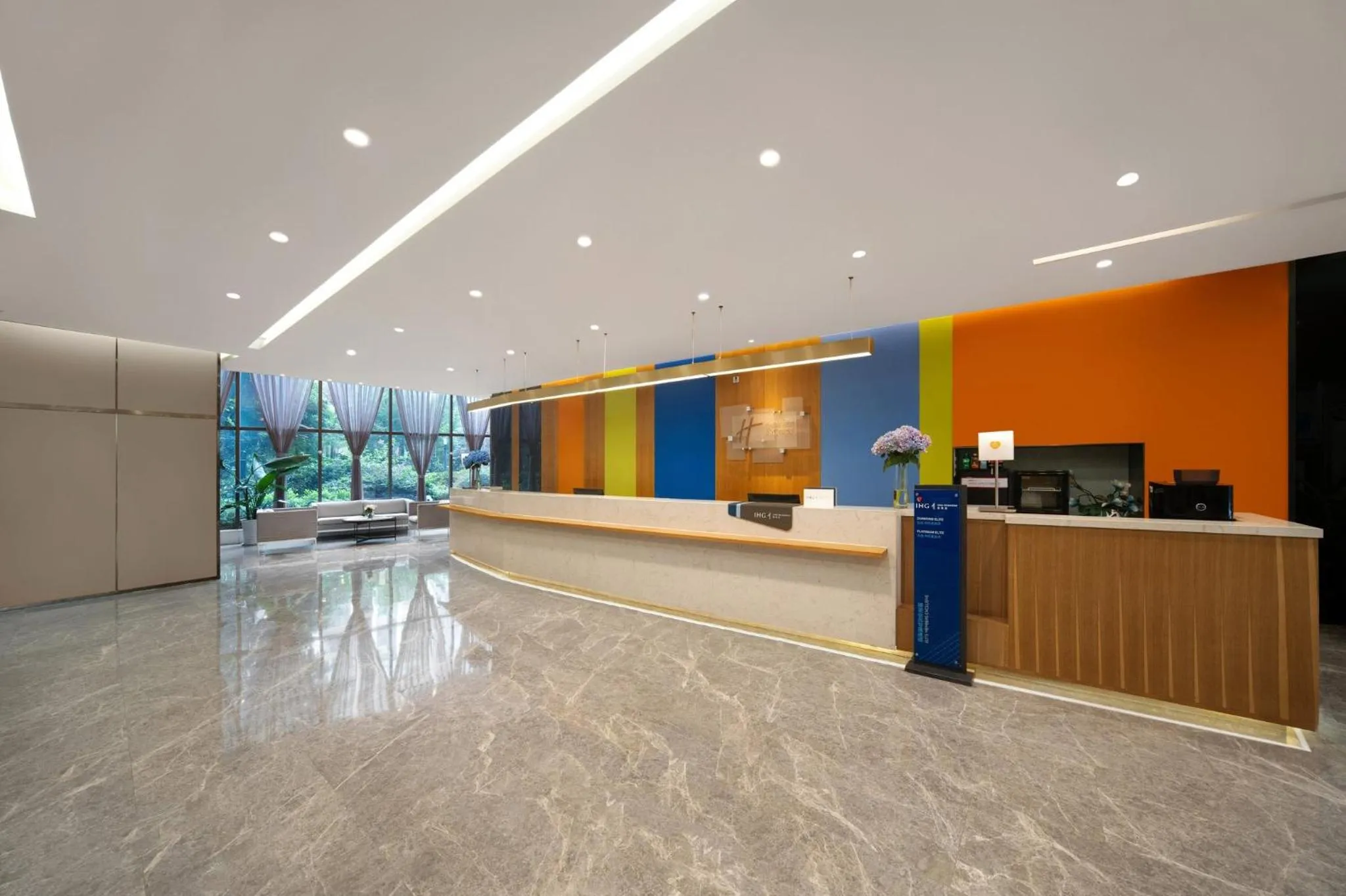 Property building in Holiday Inn Express Chengdu Airport Zone Shuangliu International Airport