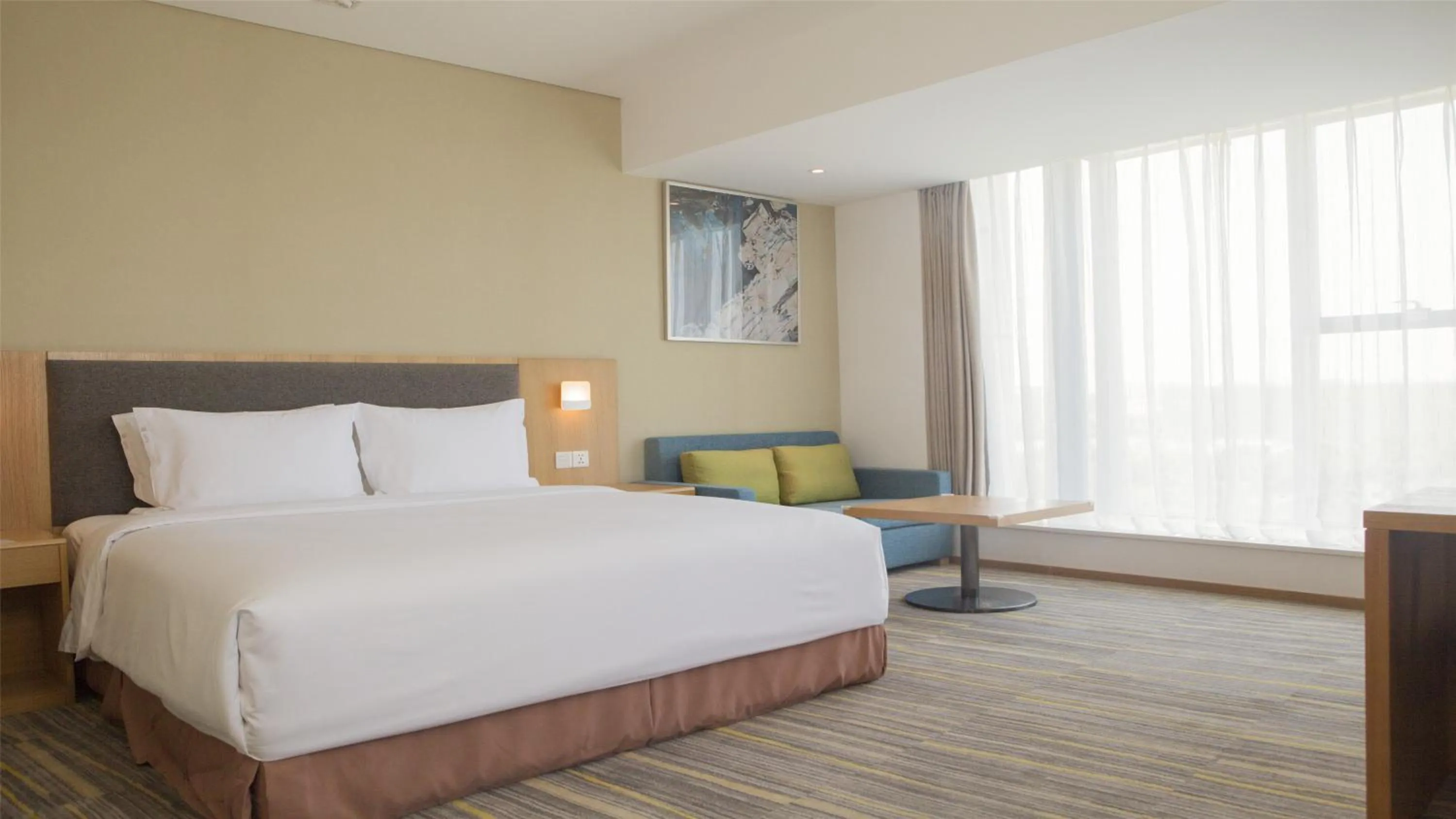 Photo of the whole room, Bed in Holiday Inn Express Chengdu Airport Zone Shuangliu International Airport
