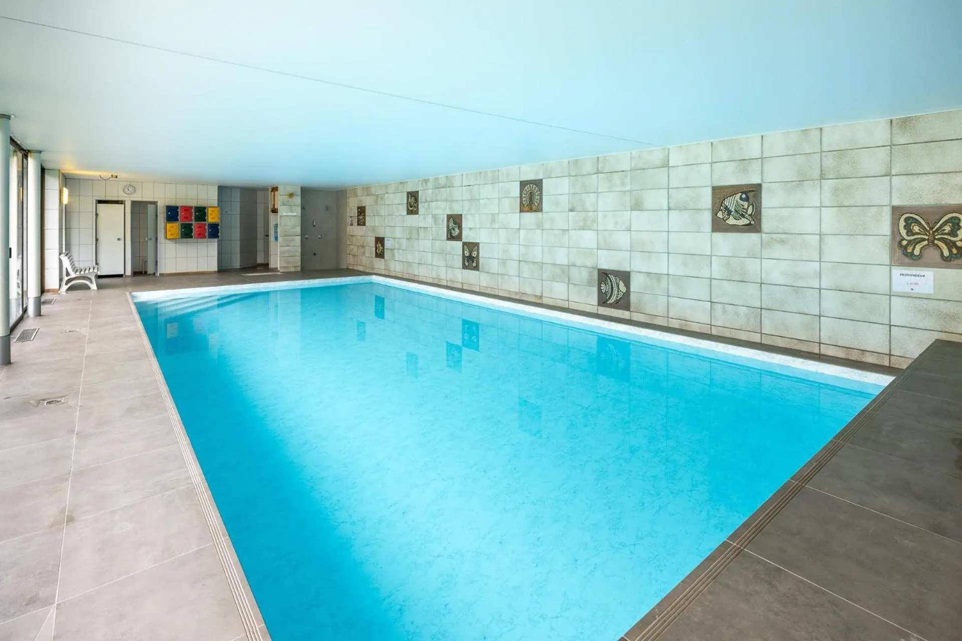 Pool view in Logis Hostellerie Motel Au Bois Le Sire