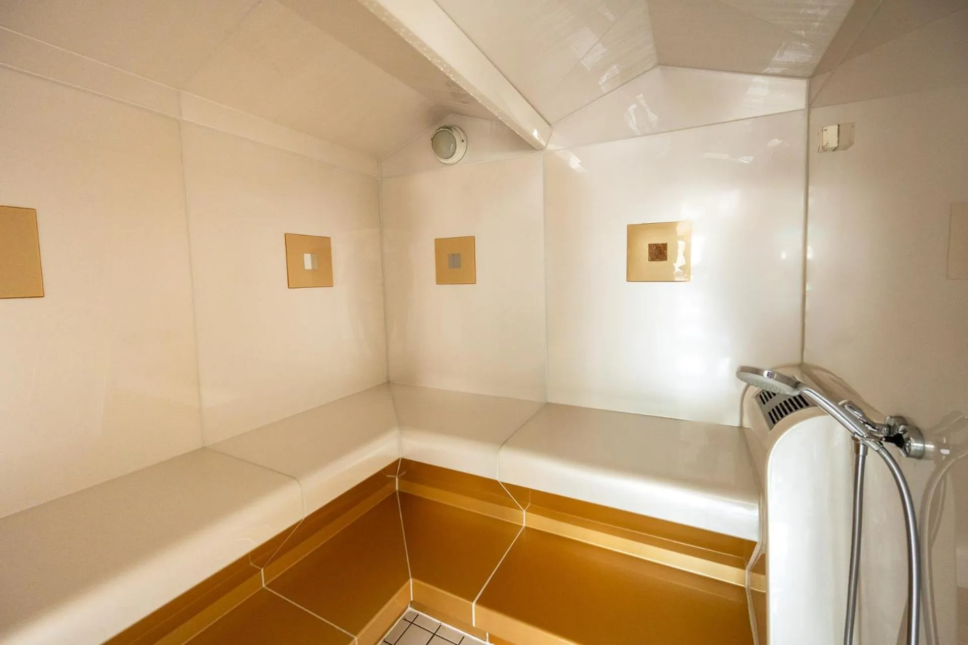 Steam room in Logis Hostellerie Motel Au Bois Le Sire