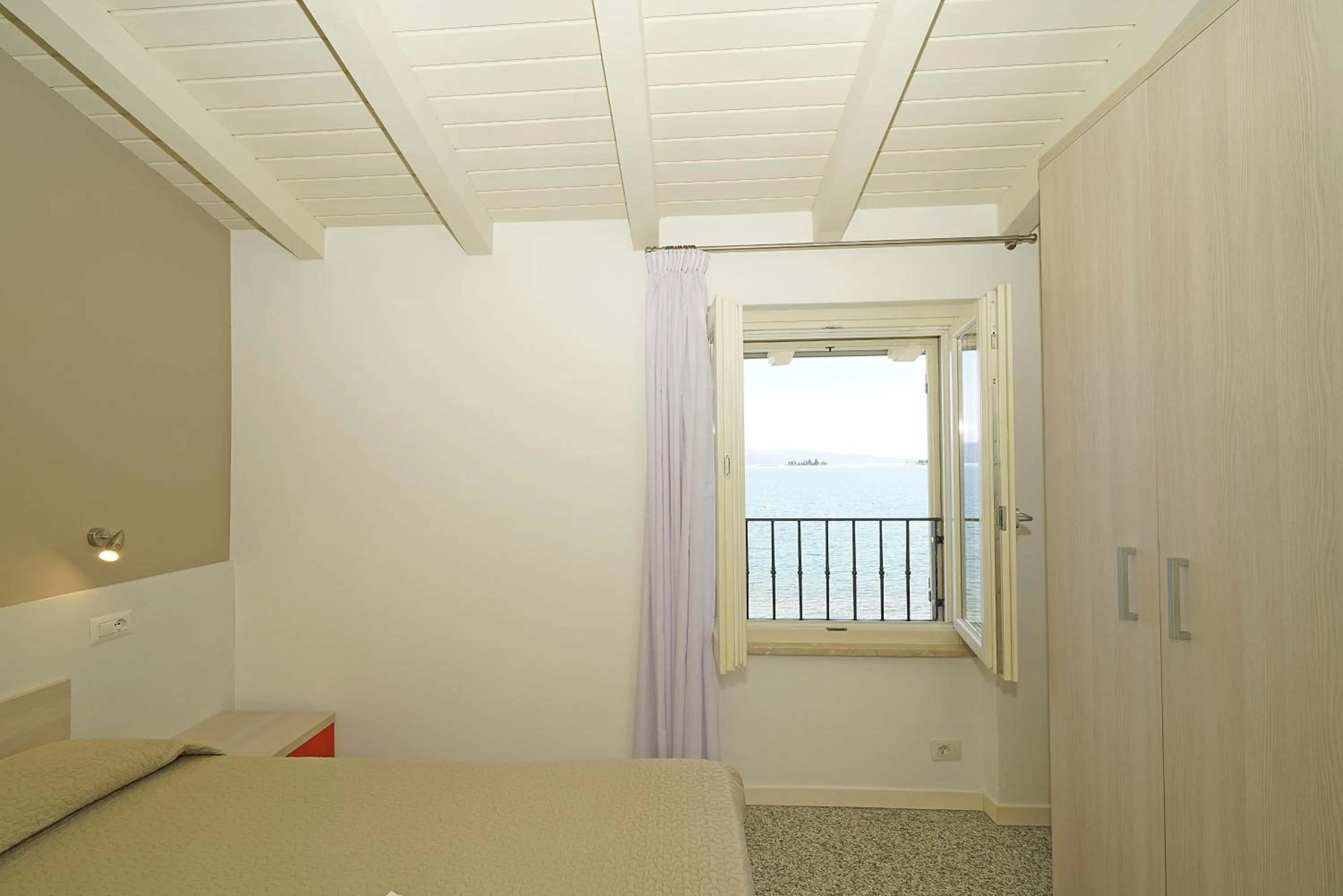 Bedroom, Bed in Onda Blu Resort