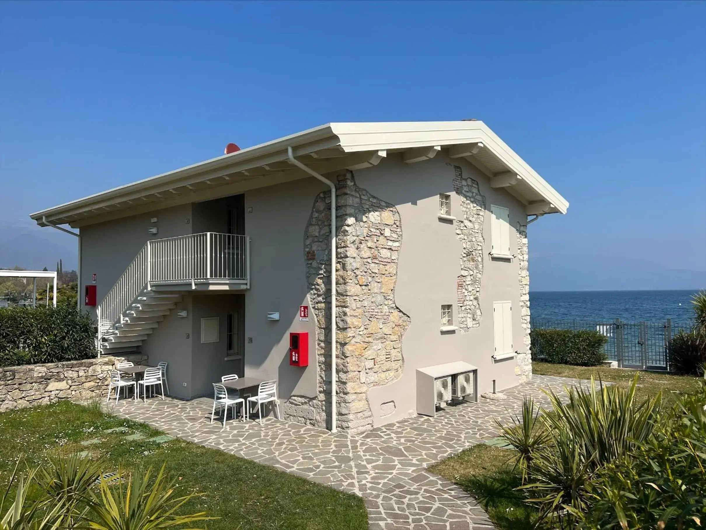 Two-Bedroom Apartment with Lake View in Onda Blu Resort Two-Bedroom Apartment with Lake View in Onda Blu Resort