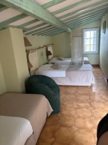 Bed in Logis Hôtel de la Tour