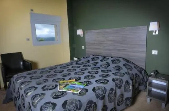 Bedroom, Bed in Logis Hôtel de la Tour