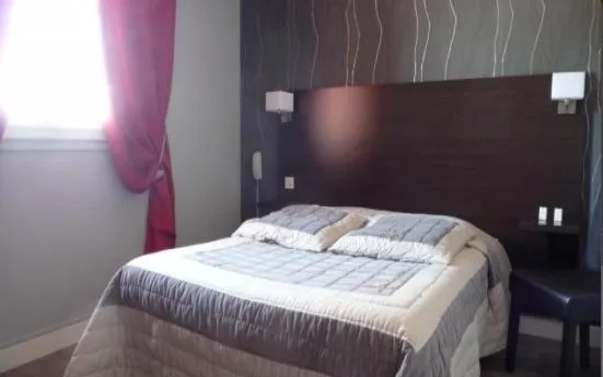 Bedroom, Bed in Logis Hôtel de la Tour