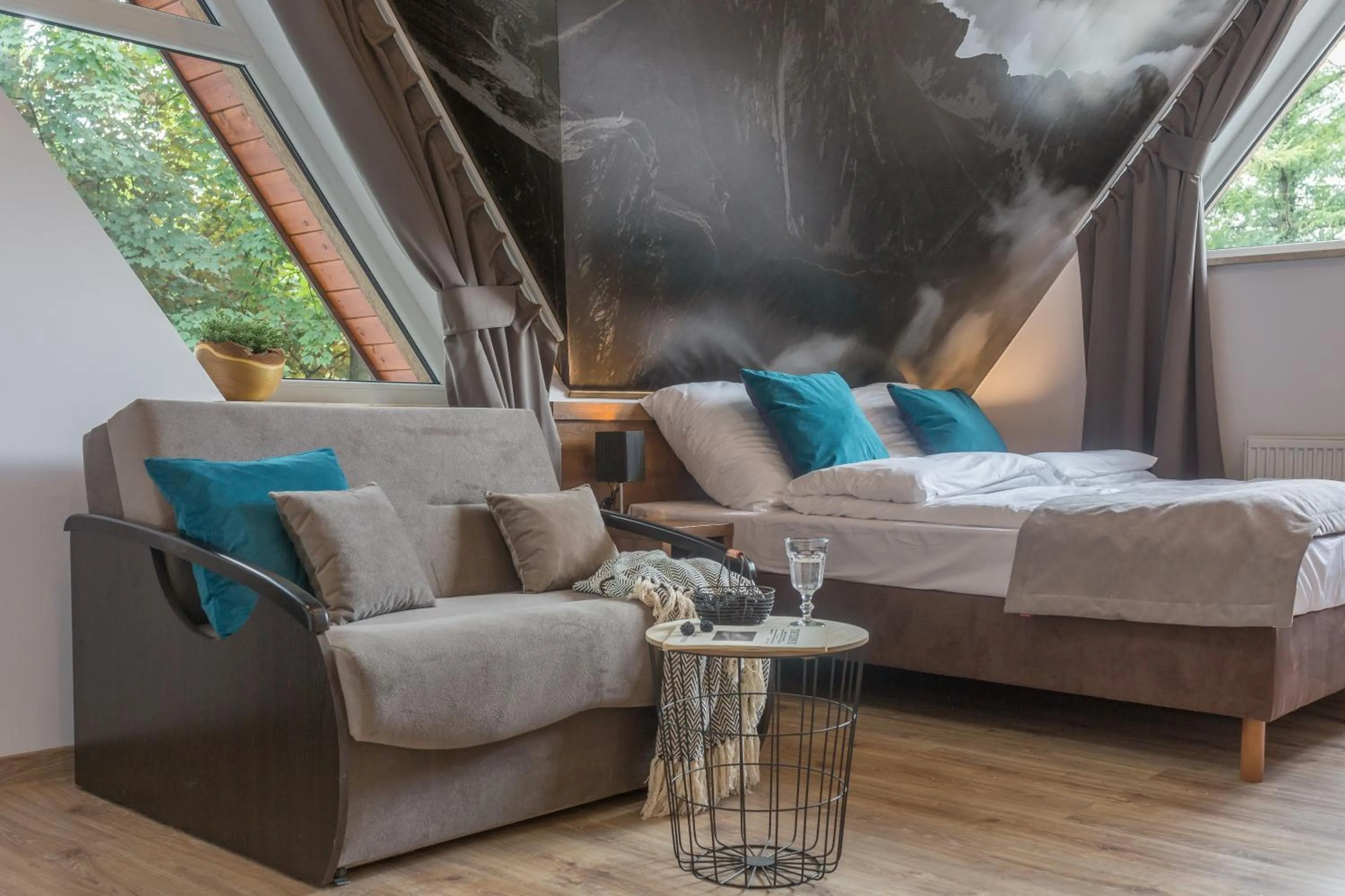 Living room, Bed in Stacja Zakopane - Apartamenty w centrum