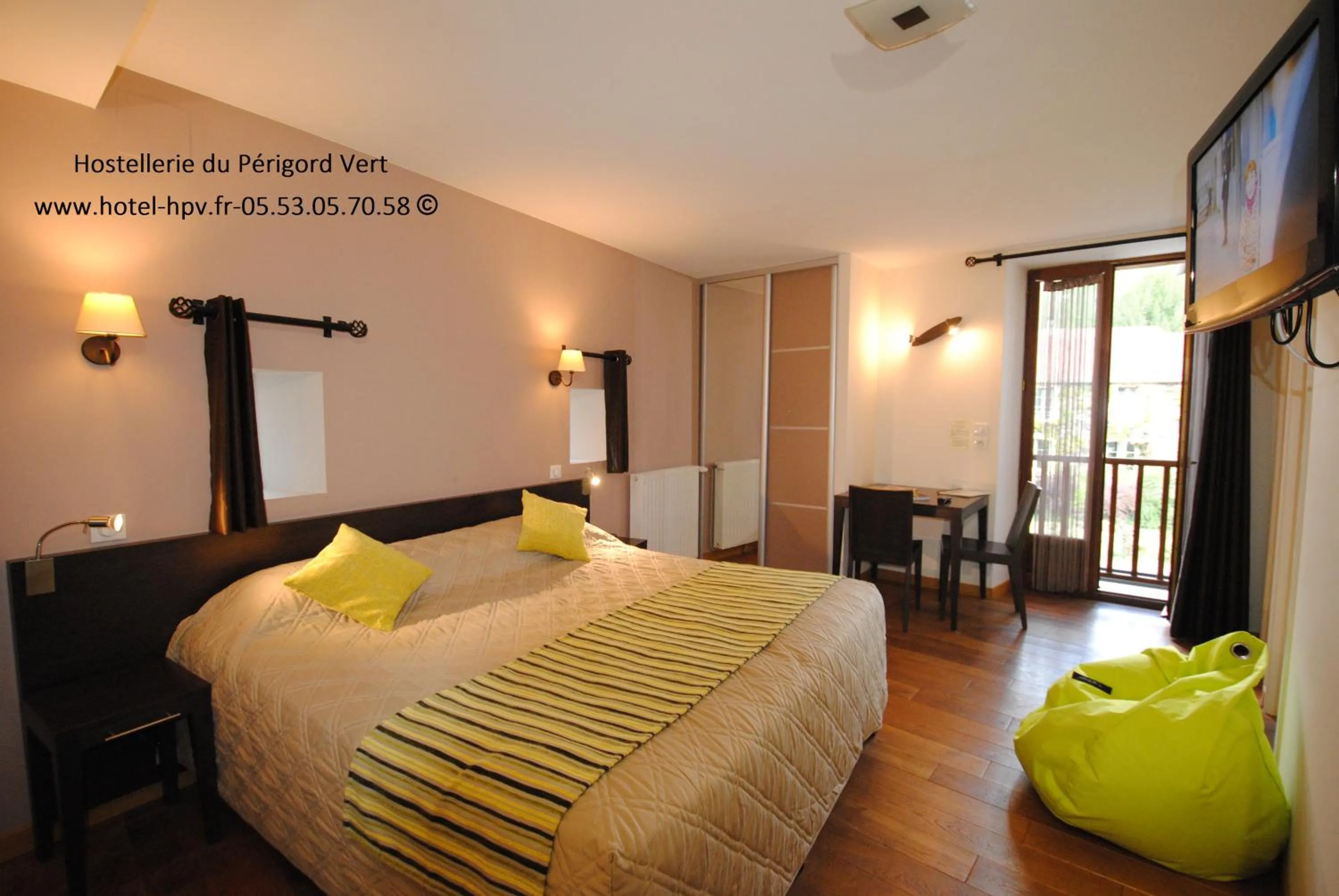 Comfort Double Room in Hostellerie du Perigord Vert-Logis