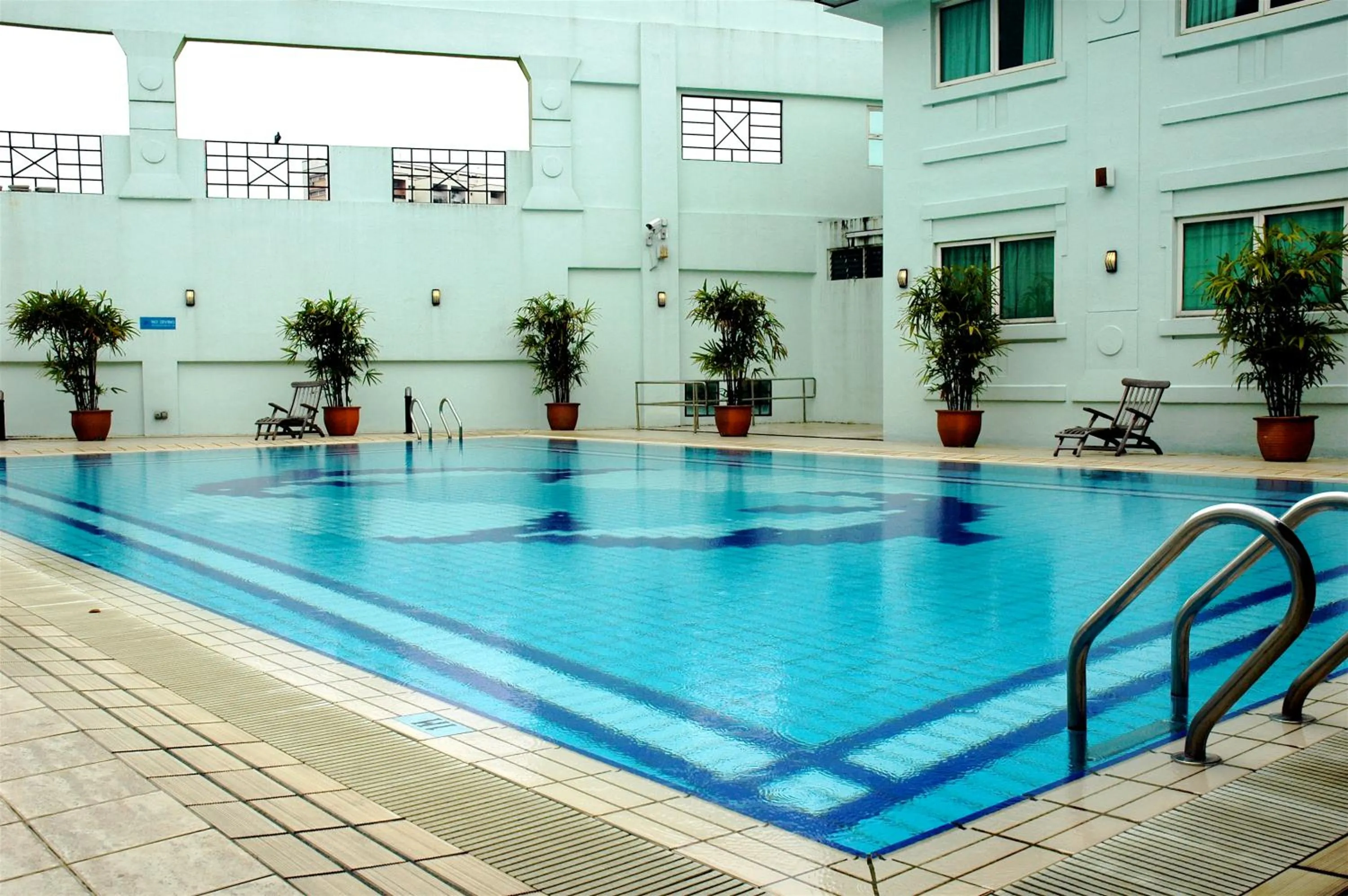 Swimming pool in Hotel 81 Tristar