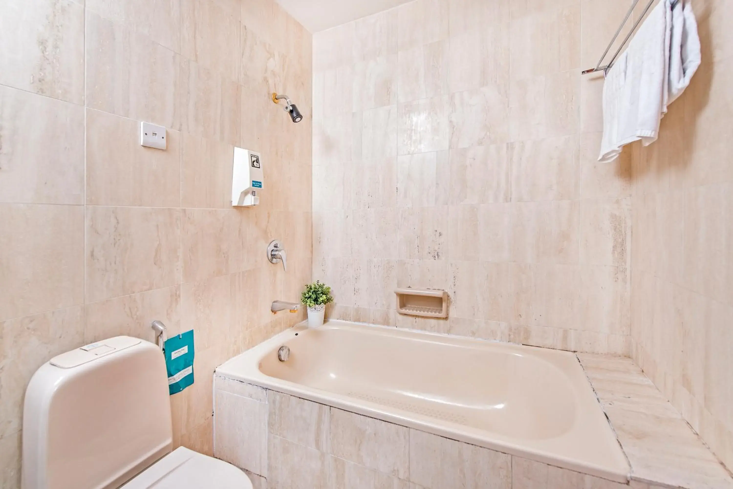 Shower in Hotel 81 Tristar Shower in Hotel 81 Tristar