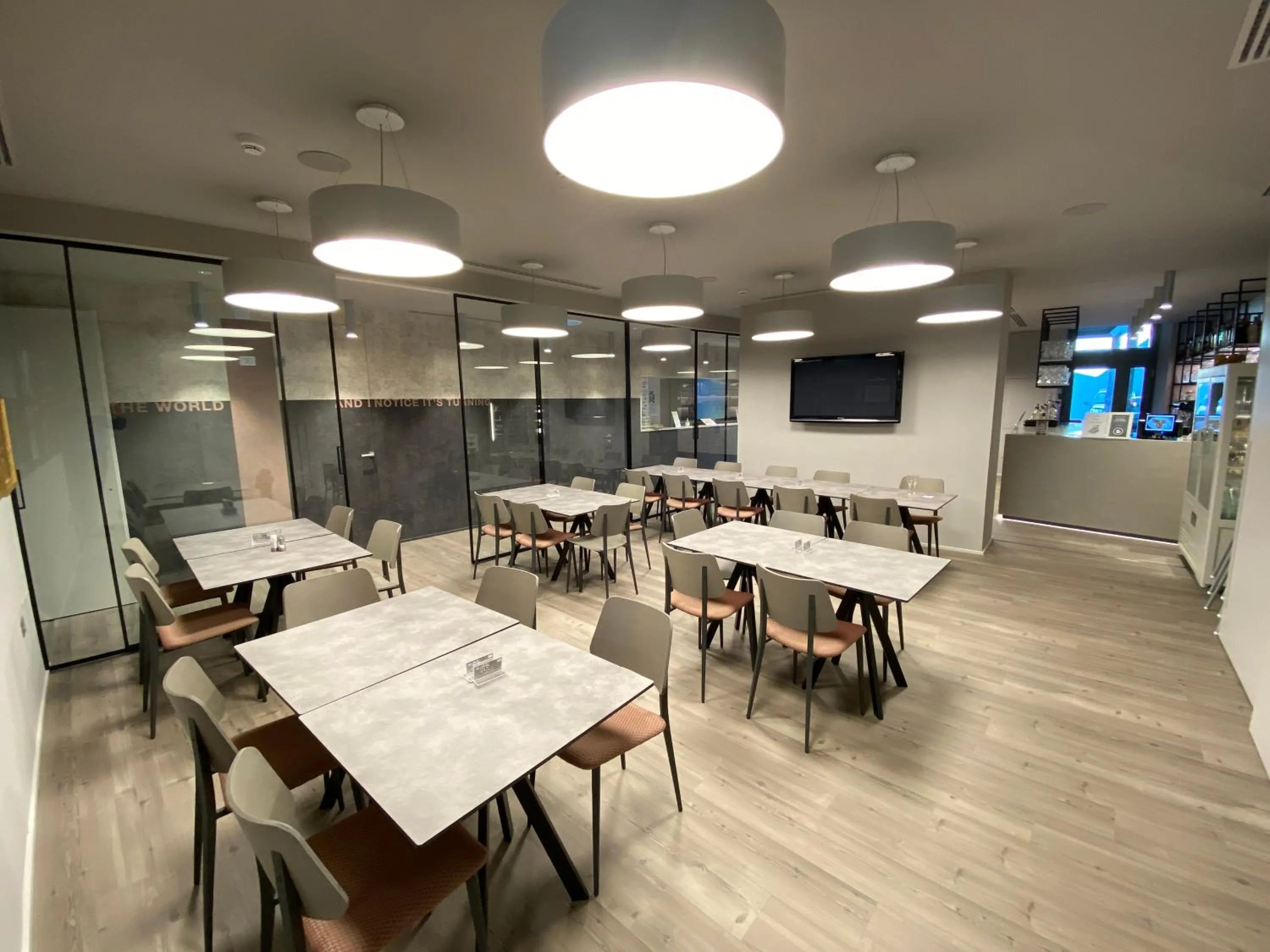 Restaurant/places to eat in Lake Hotel Benaco