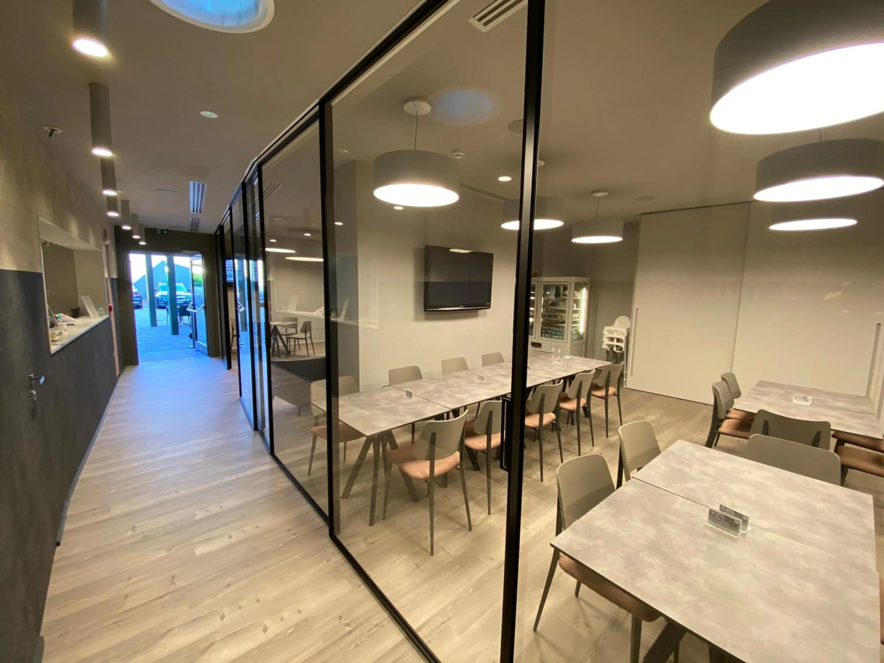 Restaurant/places to eat in Lake Hotel Benaco