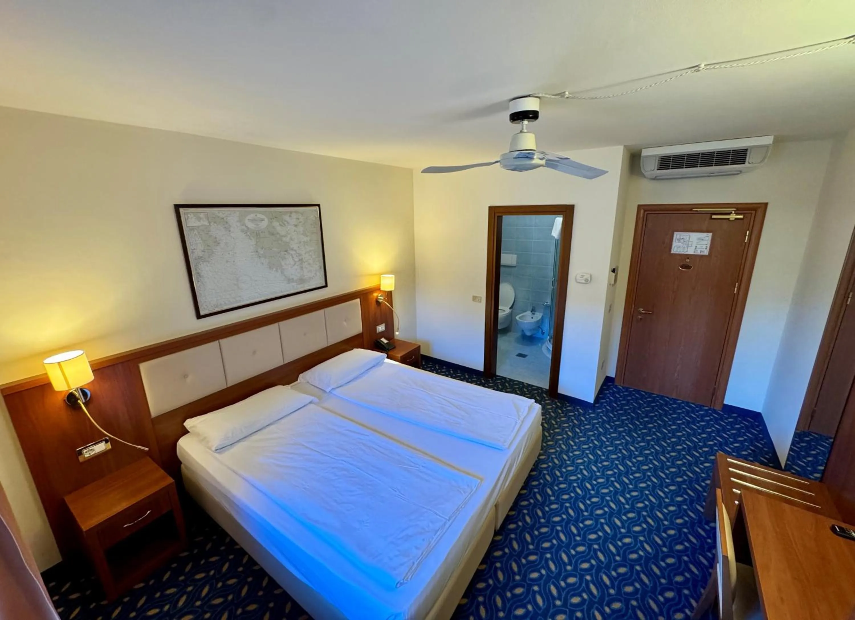 Bed in Lake Hotel Benaco