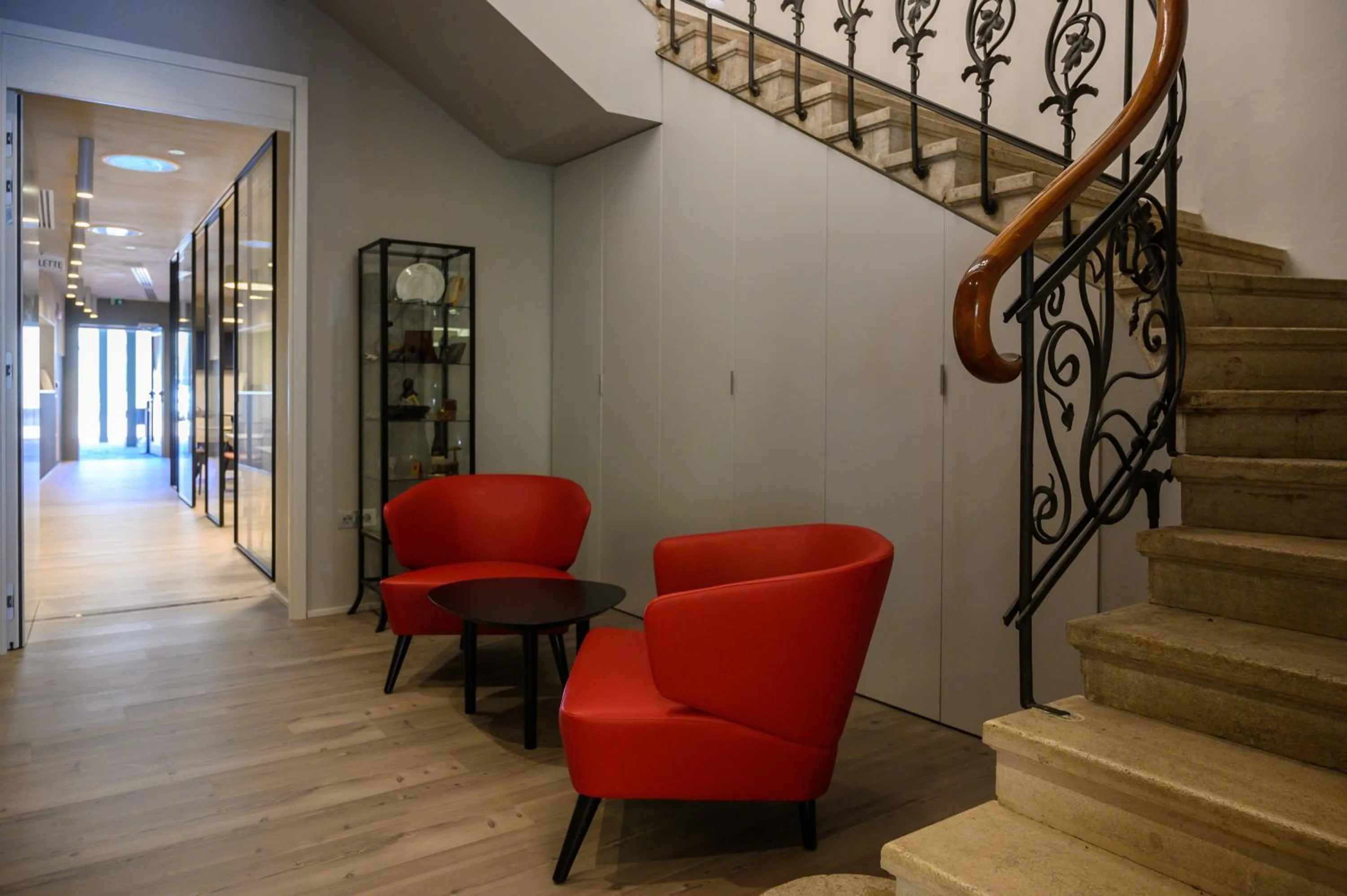 Communal lounge/ TV room in Lake Hotel Benaco