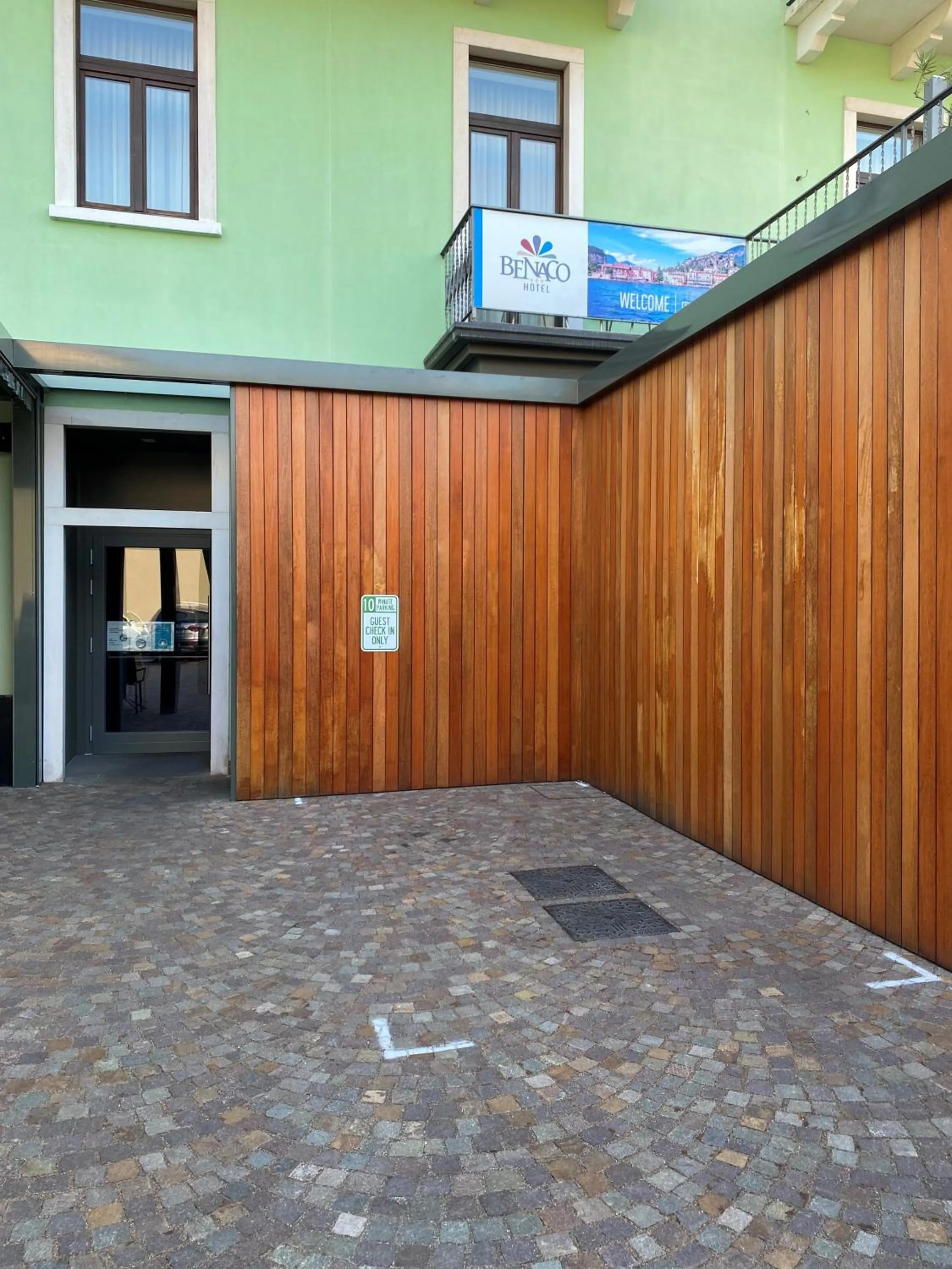 Patio in Lake Hotel Benaco