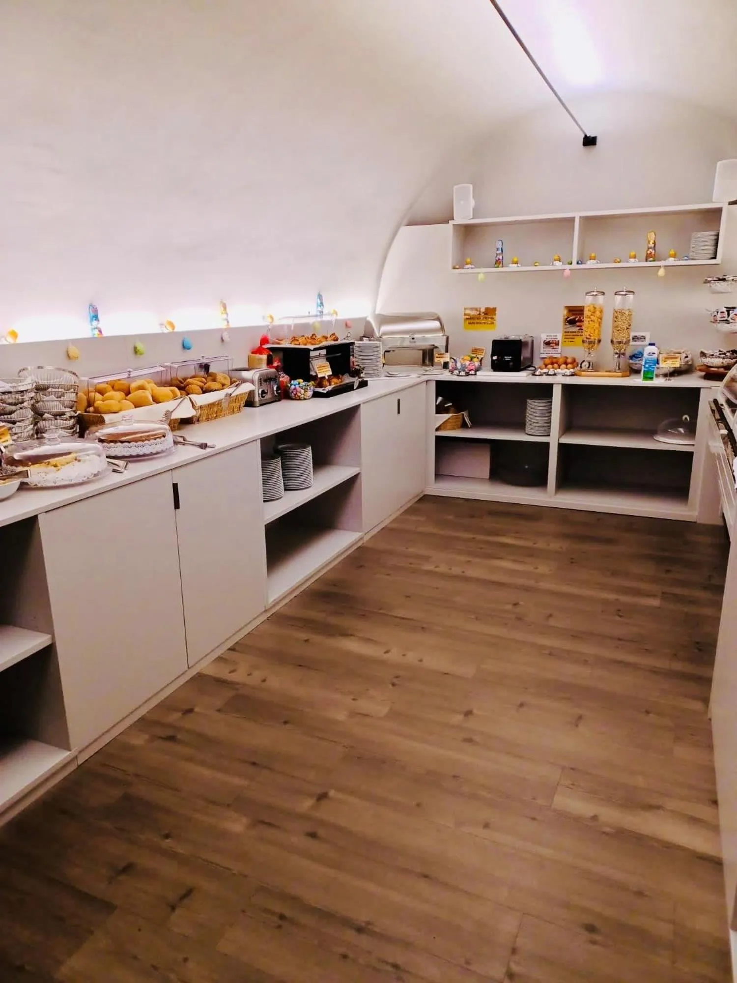 Buffet breakfast in Lake Hotel Benaco