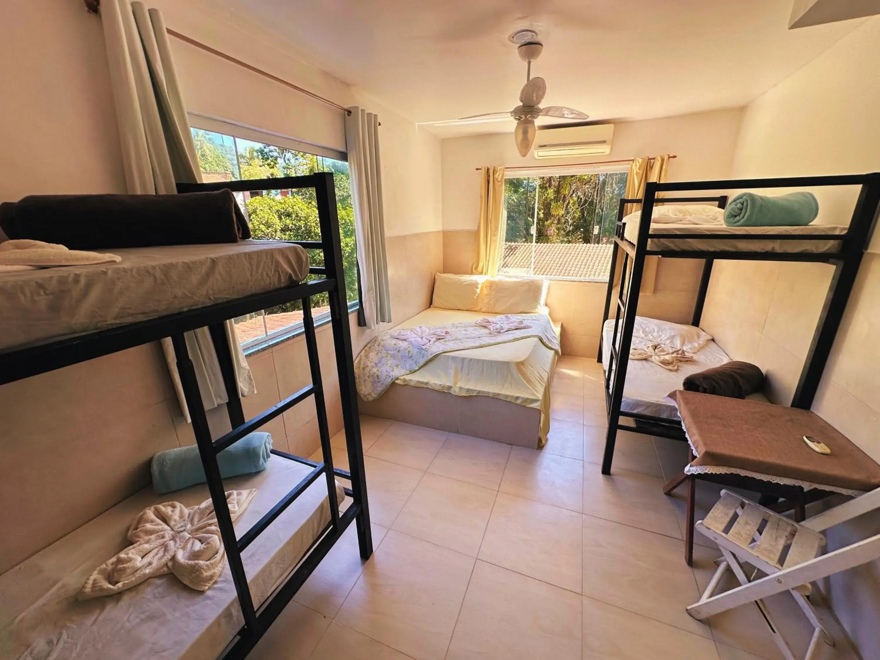 Suite with Mountain View in Mata Virgem Hostel e Pousada Suite with Mountain View in Mata Virgem Hostel e Pousada