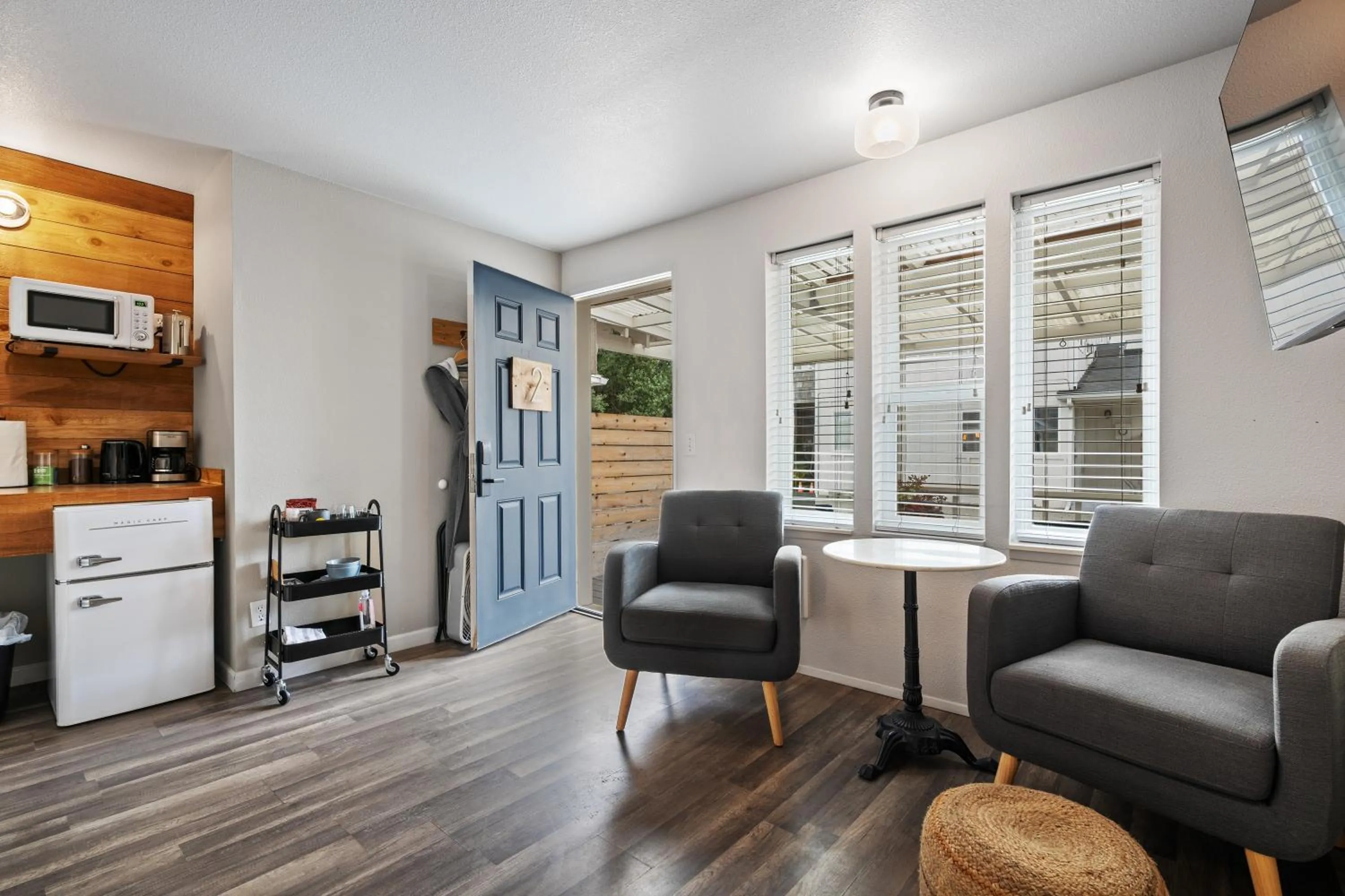 Seating area in Boardwalk Cottages