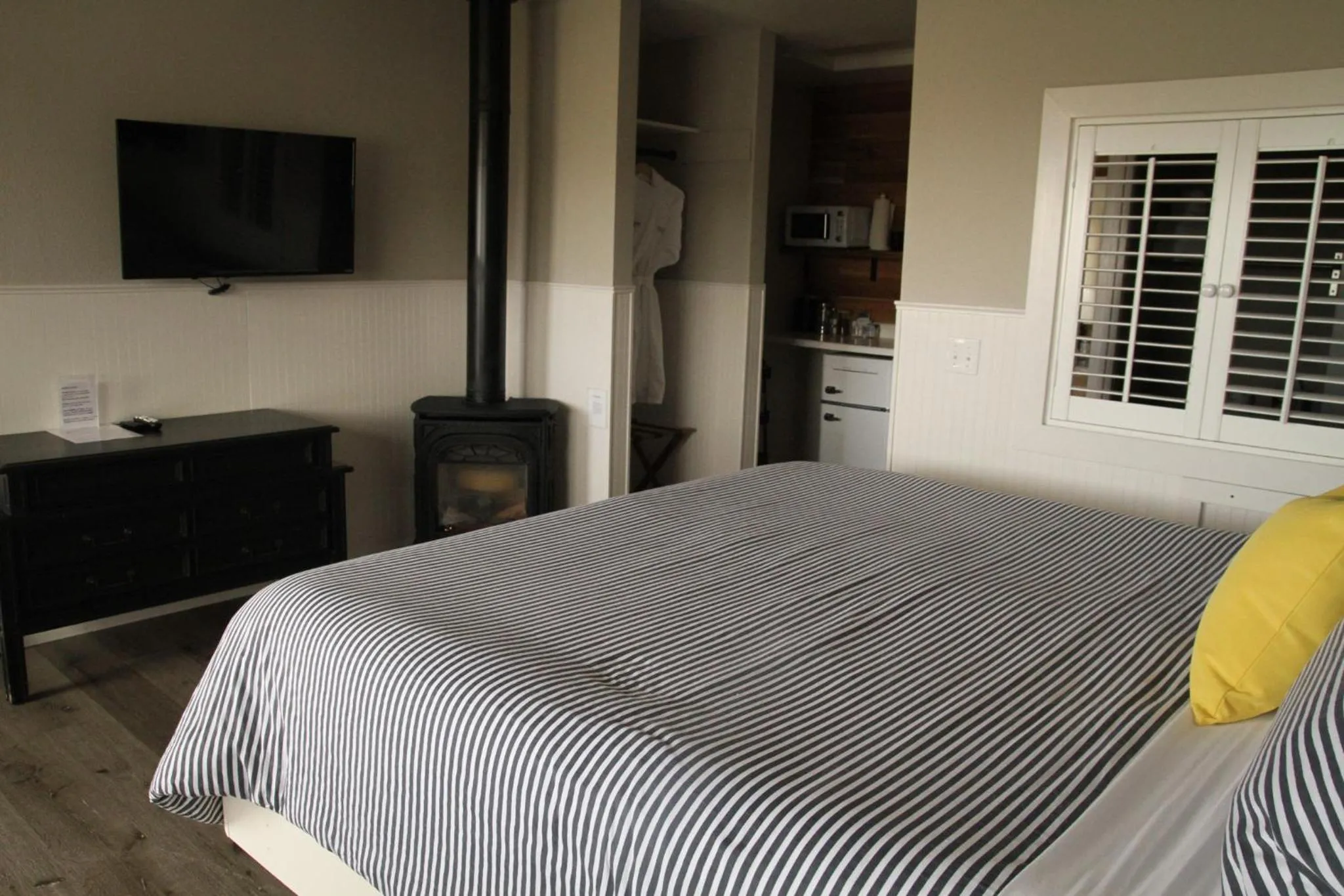 Bedroom, Bed in Boardwalk Cottages