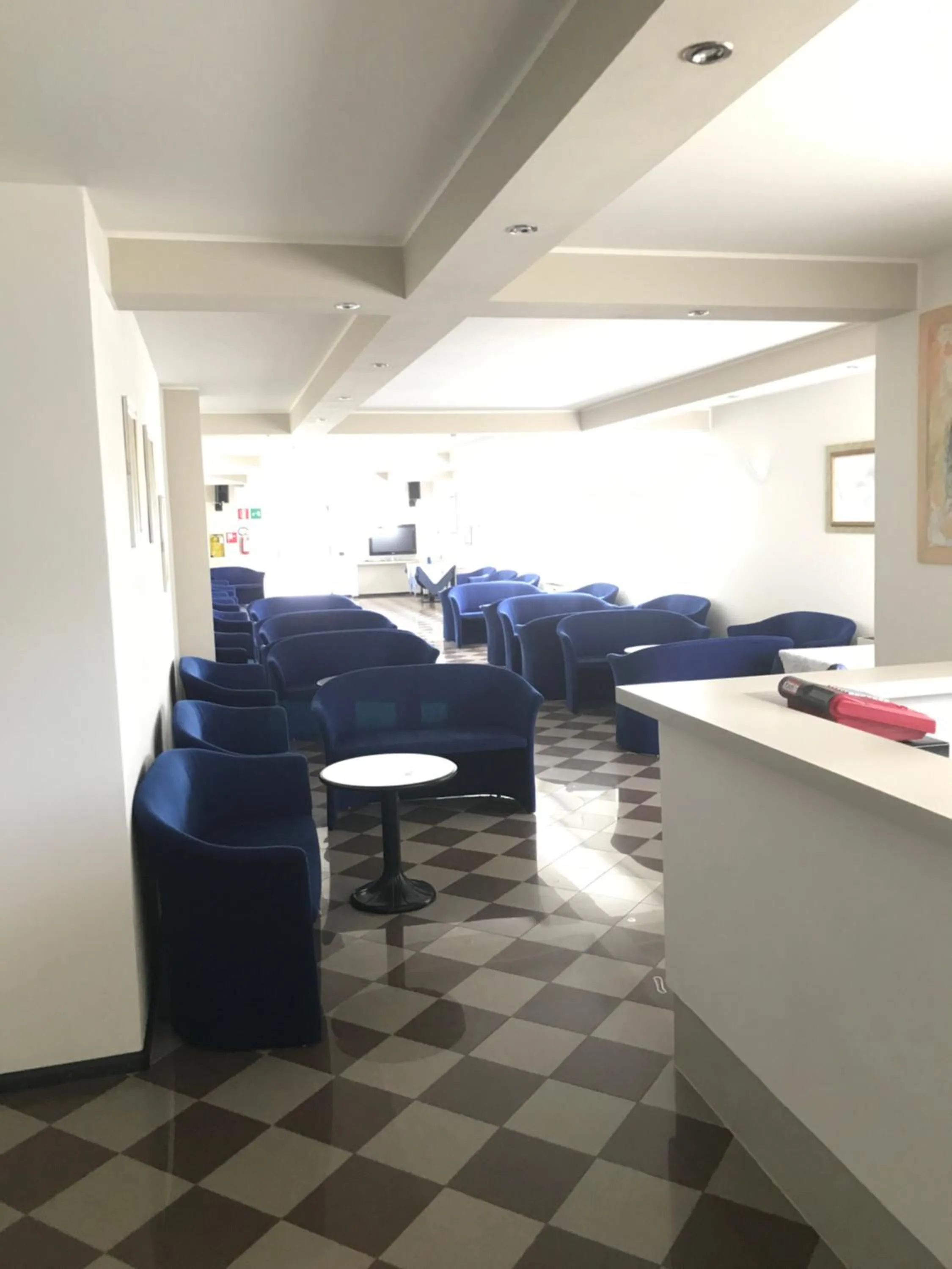 Communal lounge/ TV room in Hotel Scaranò