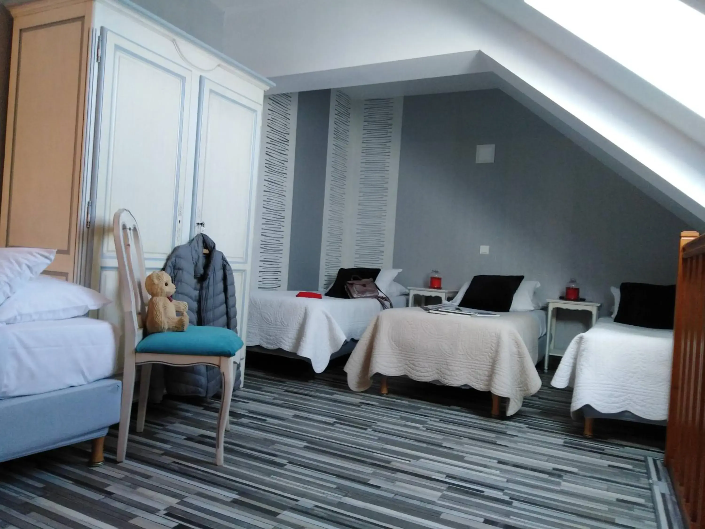 Superior Family Room (2 Adults + 4 Children) in Hôtel Picardia Superior Family Room (2 Adults + 4 Children) in Hôtel Picardia