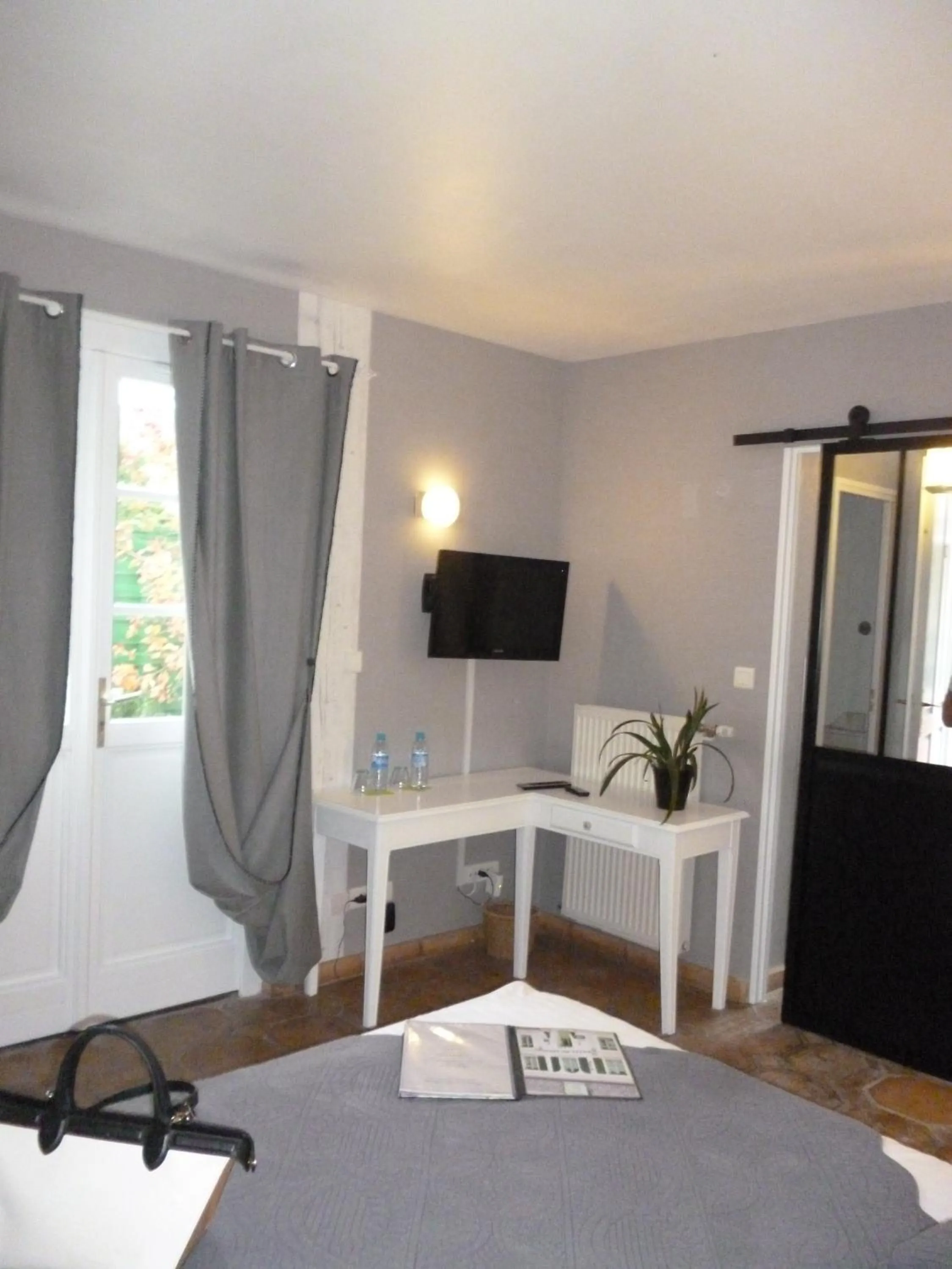 One-Bedroom Apartment (2 Adults) in Hôtel Picardia