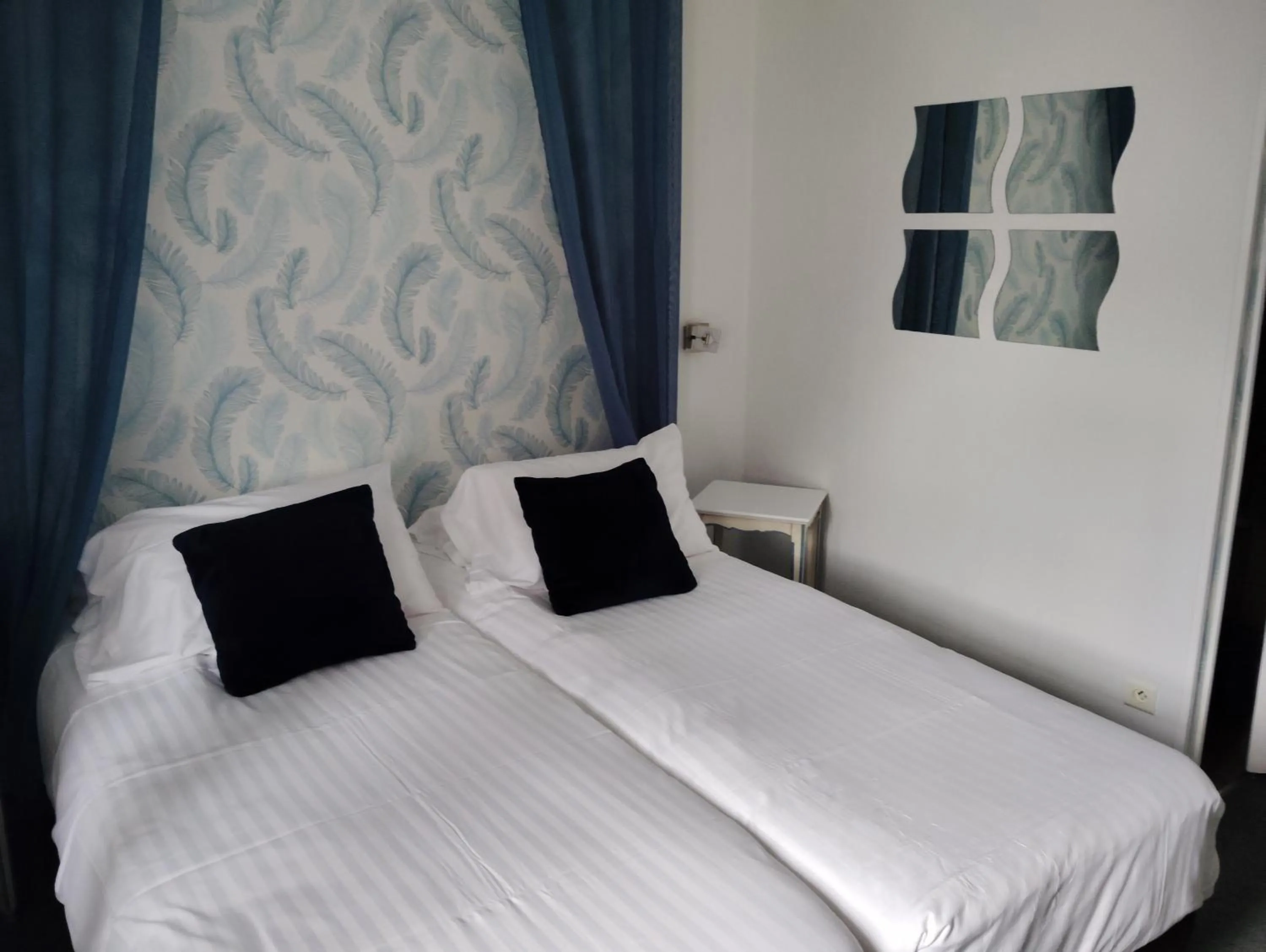 Single or Twin room in Hôtel Picardia