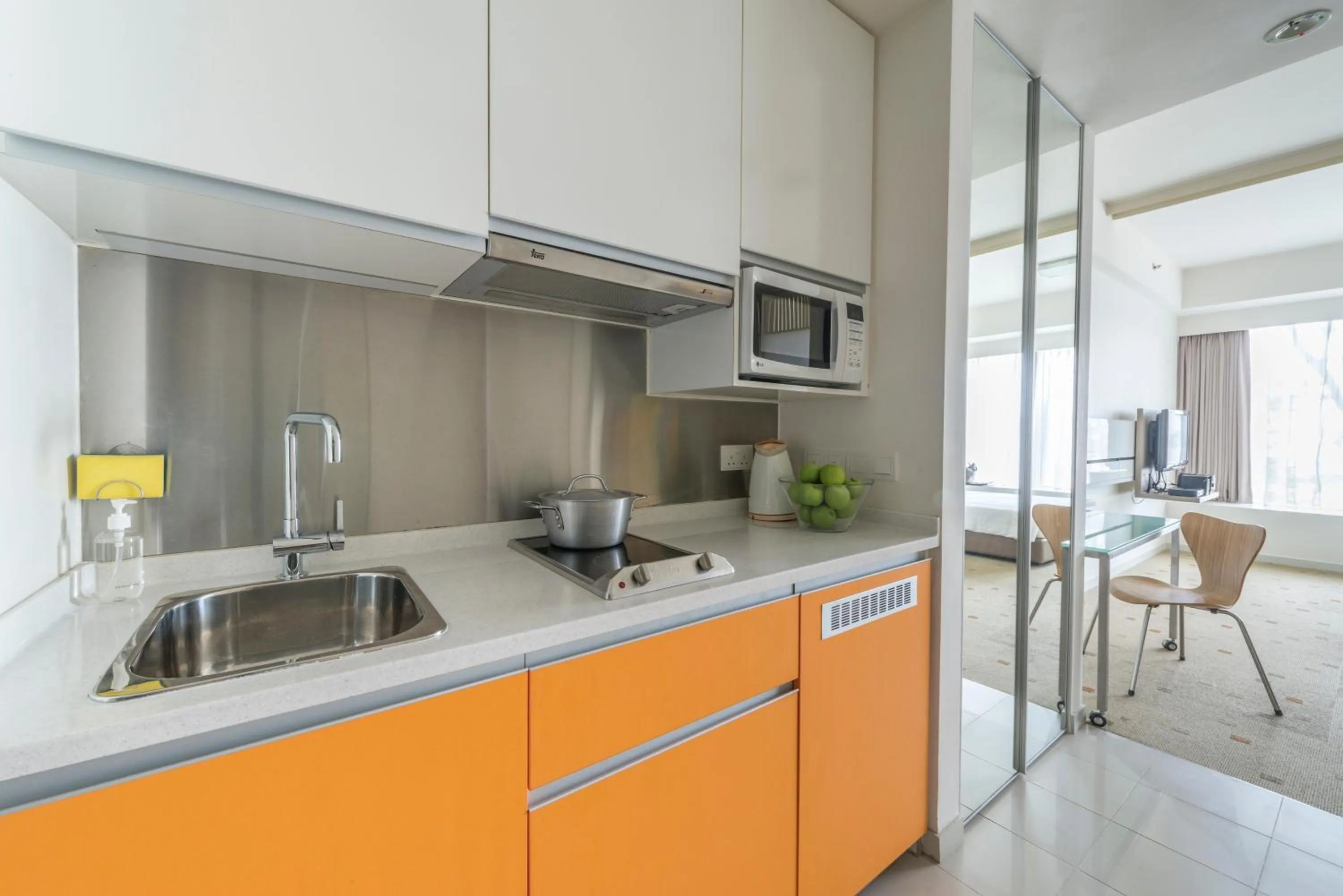 Kitchen or kitchenette, Kitchen/Kitchenette in Citadines Mount Sophia Singapore