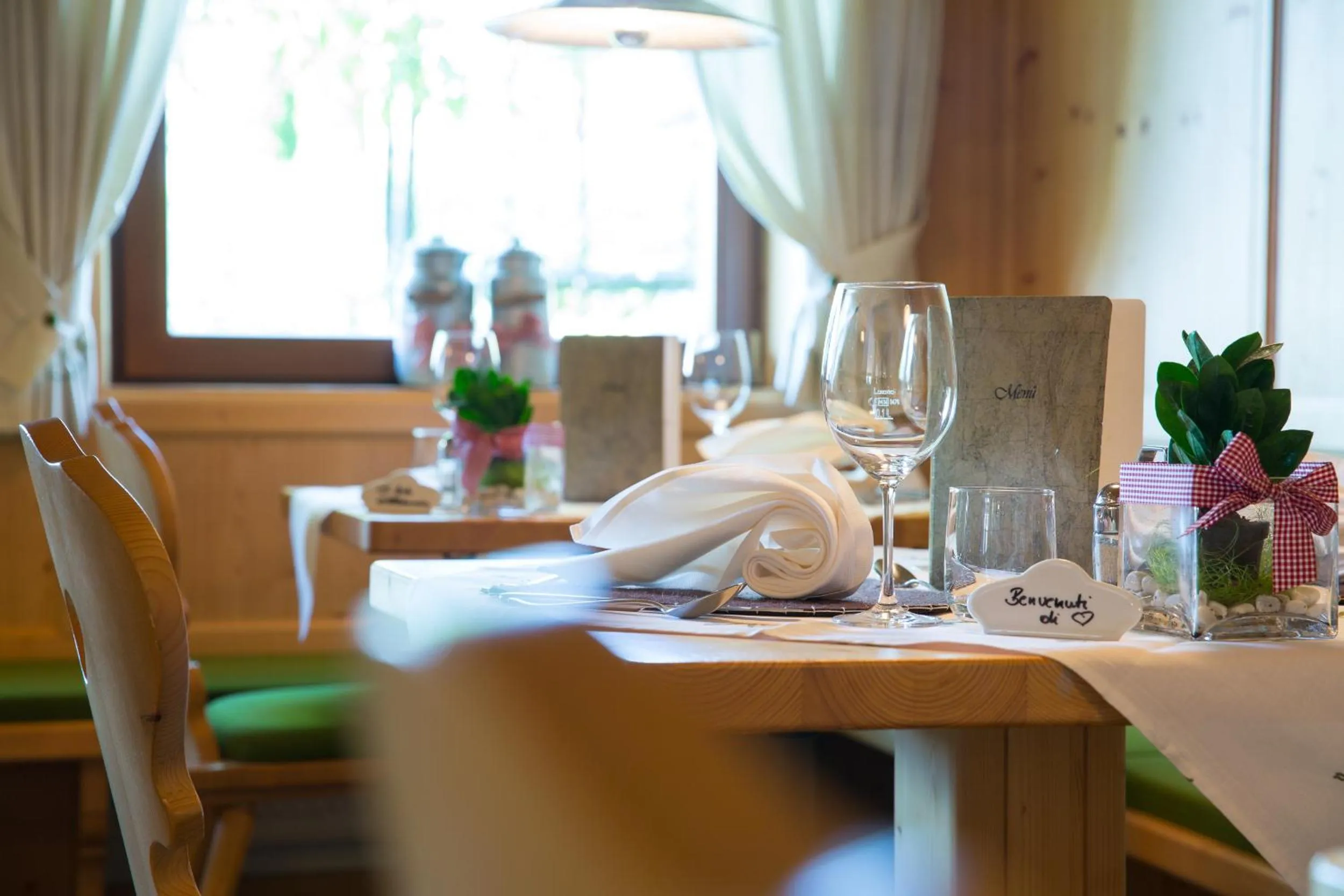 Restaurant/places to eat in Hotel Falken