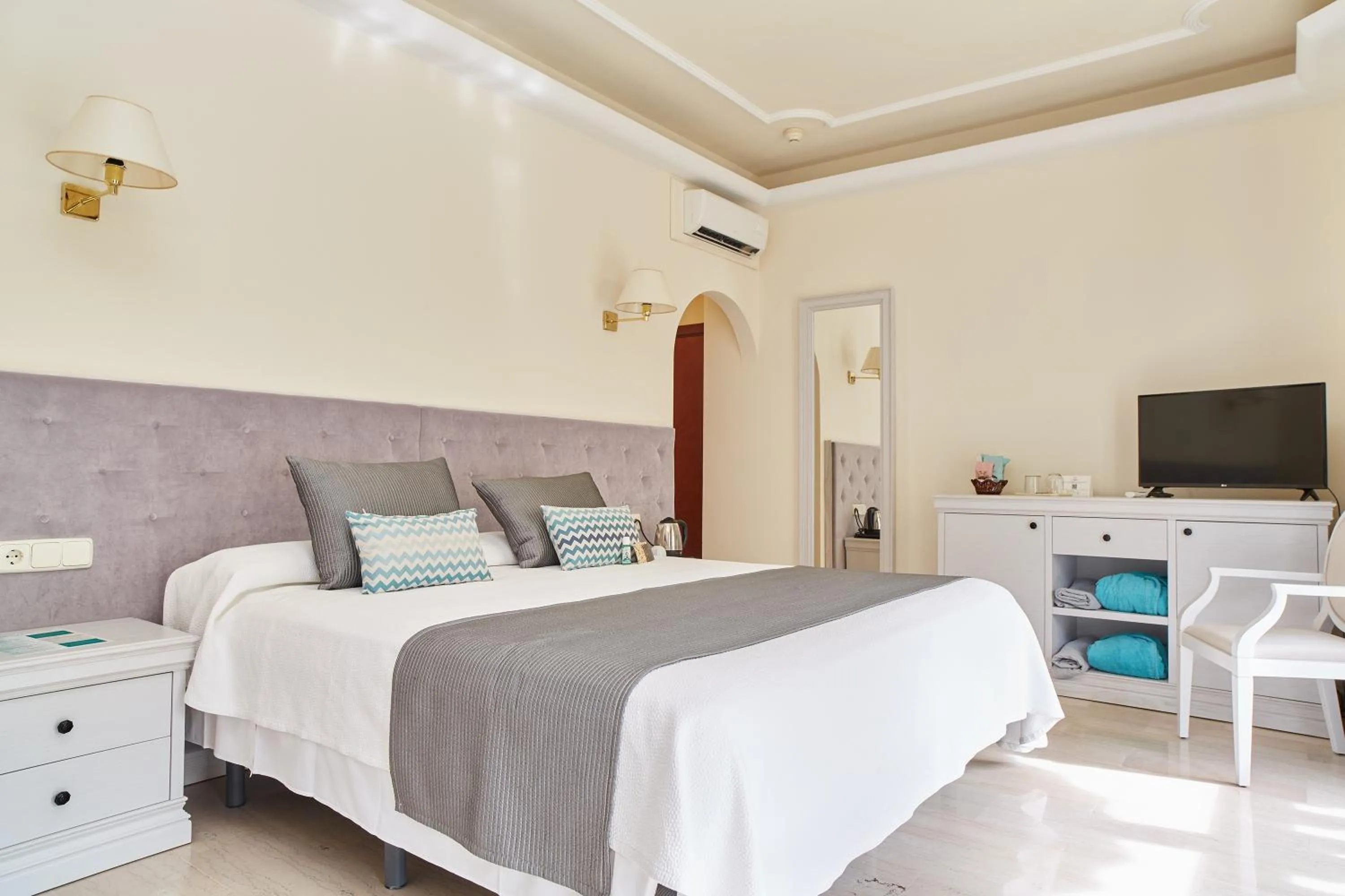 Bedroom, Bed in Grand Hotel Palladium Santa Eulalia del Río