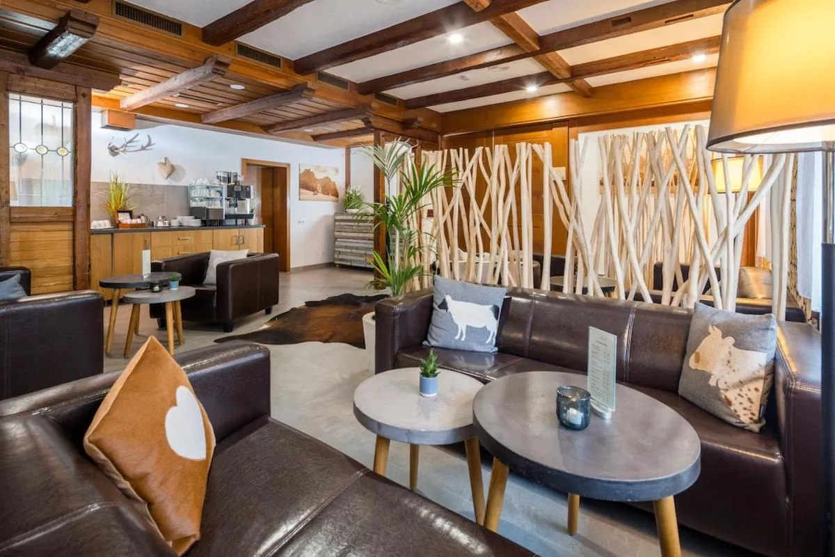 Lobby or reception in Neo Hotel Linde Esslingen