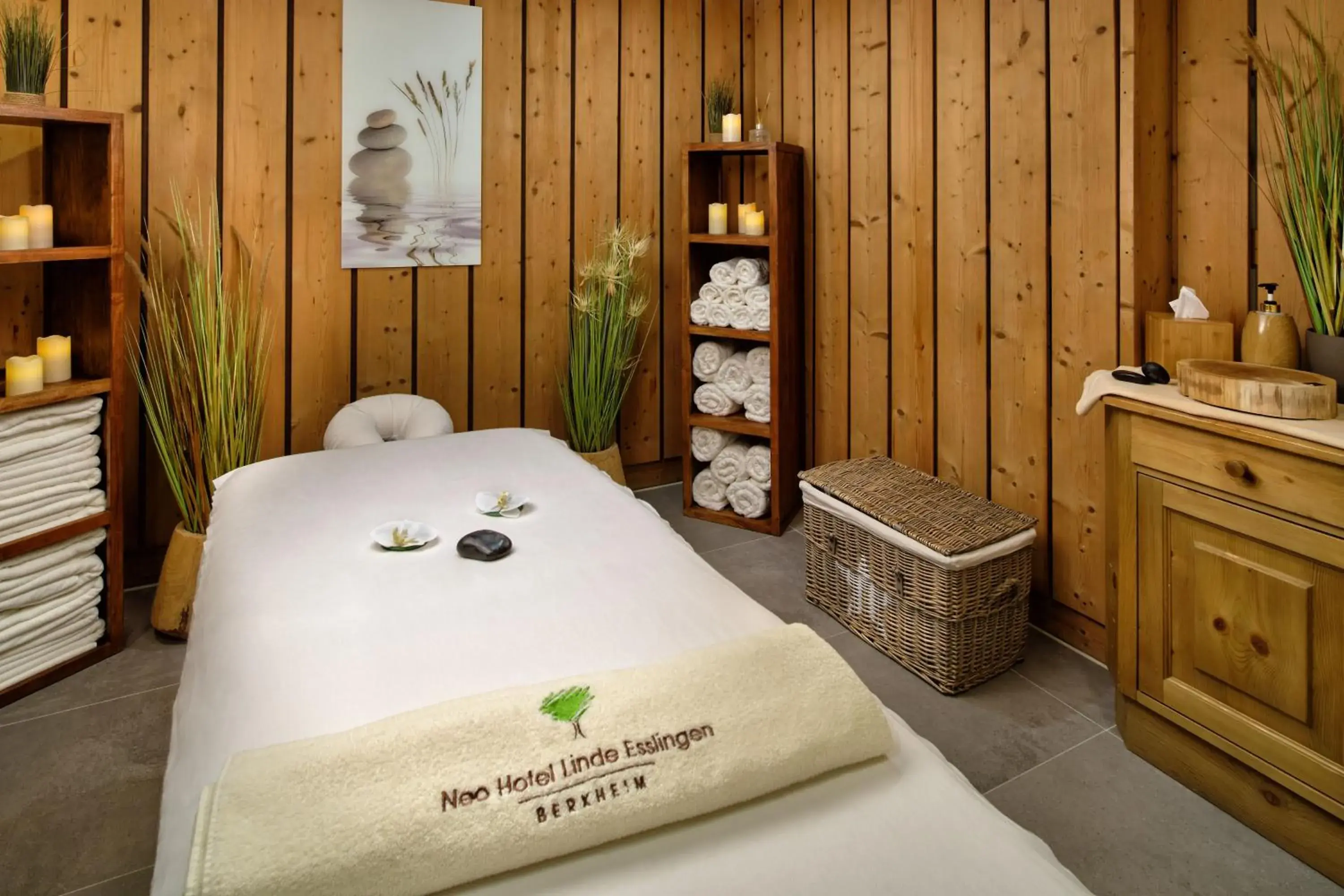 Massage, Bed in Neo Hotel Linde Esslingen Massage, Bed in Neo Hotel Linde Esslingen