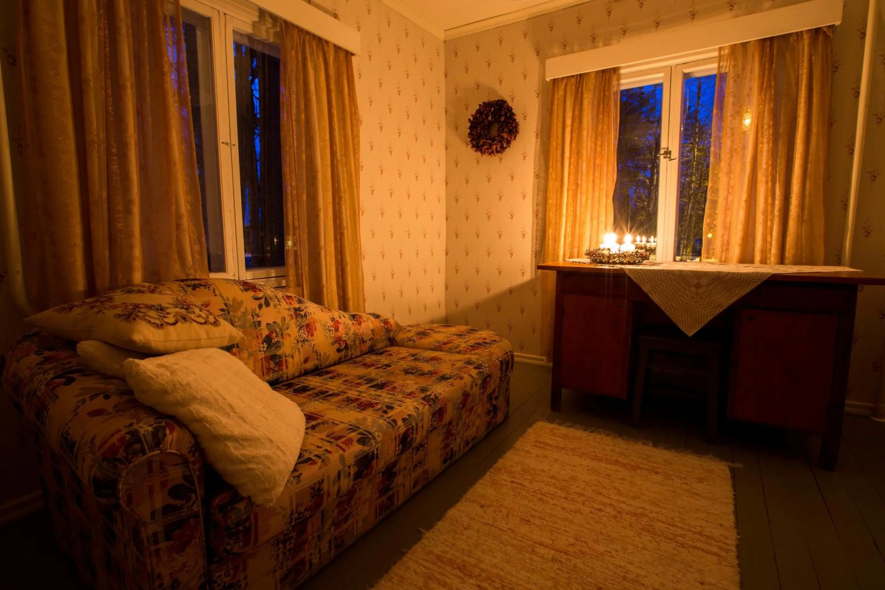 Seating area, Bed in Villa Havula