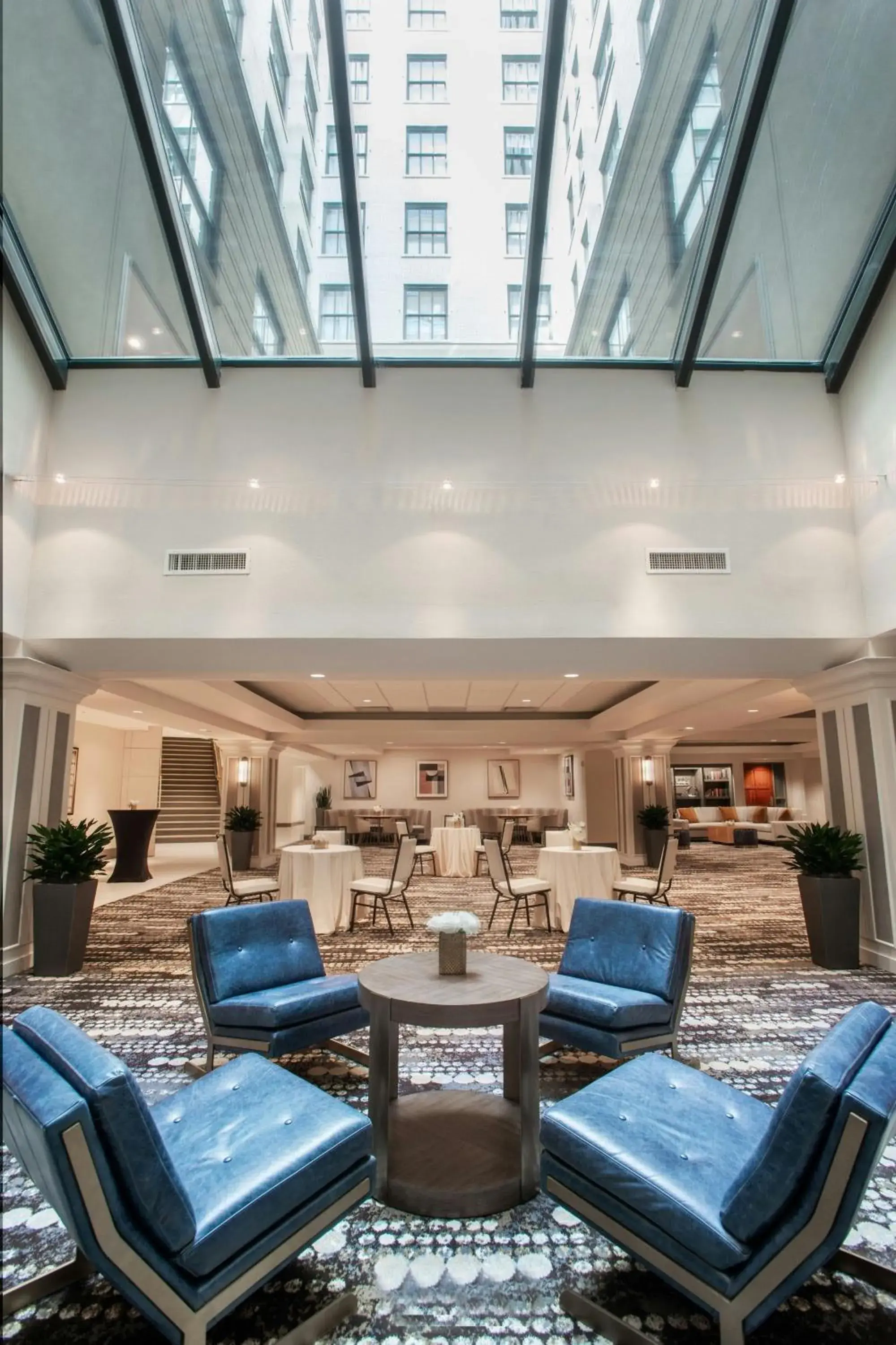 Lounge or bar in Magnolia Hotel Denver, a Tribute Portfolio Hotel Lounge or bar in Magnolia Hotel Denver, a Tribute Portfolio Hotel