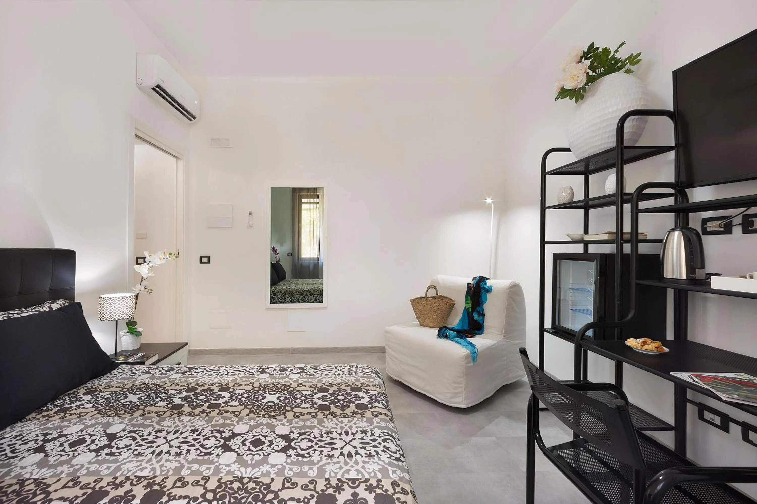 Photo of the whole room in Sorrento Flower Rooms