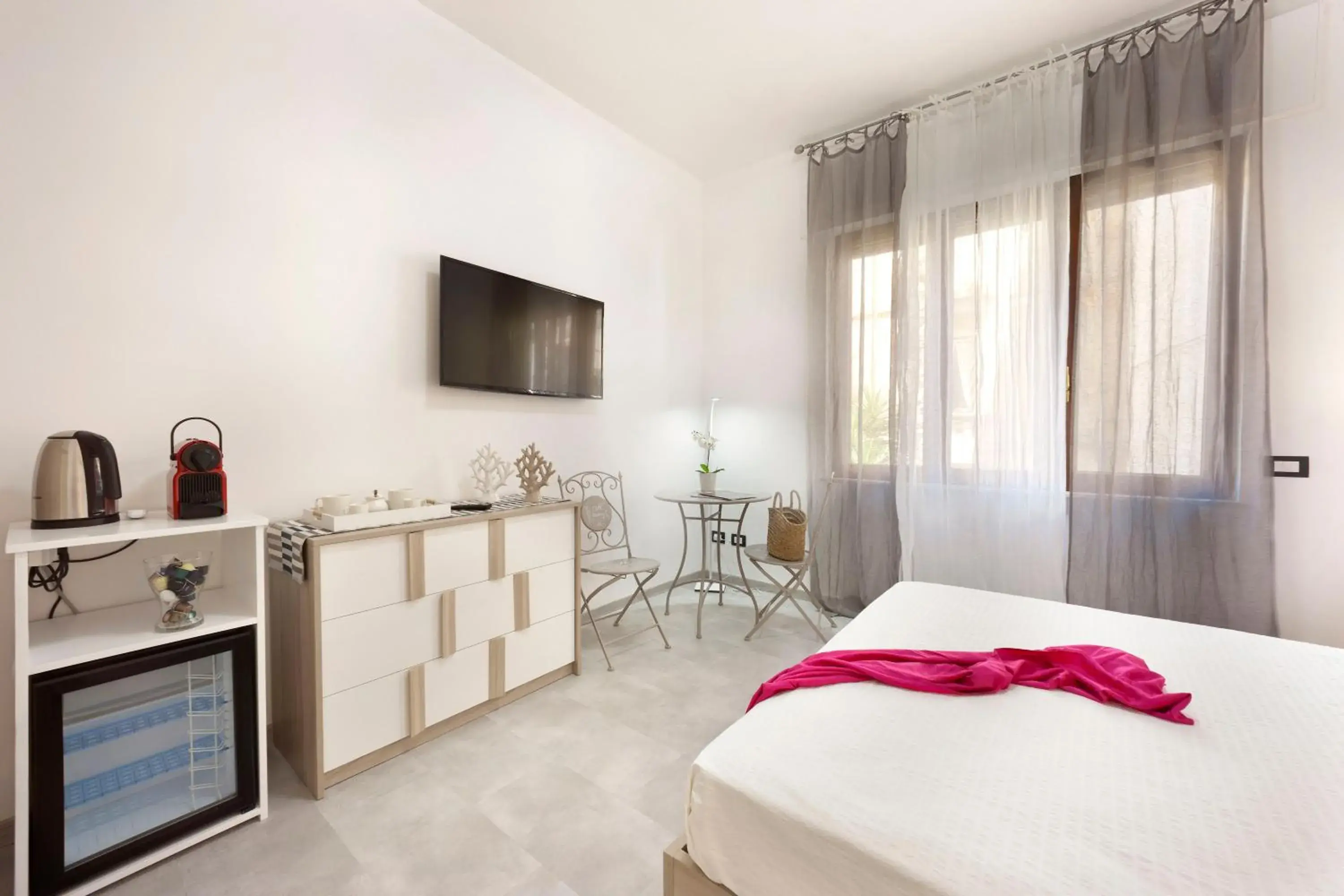 Deluxe Double or Twin Room in Sorrento Flower Rooms Deluxe Double or Twin Room in Sorrento Flower Rooms