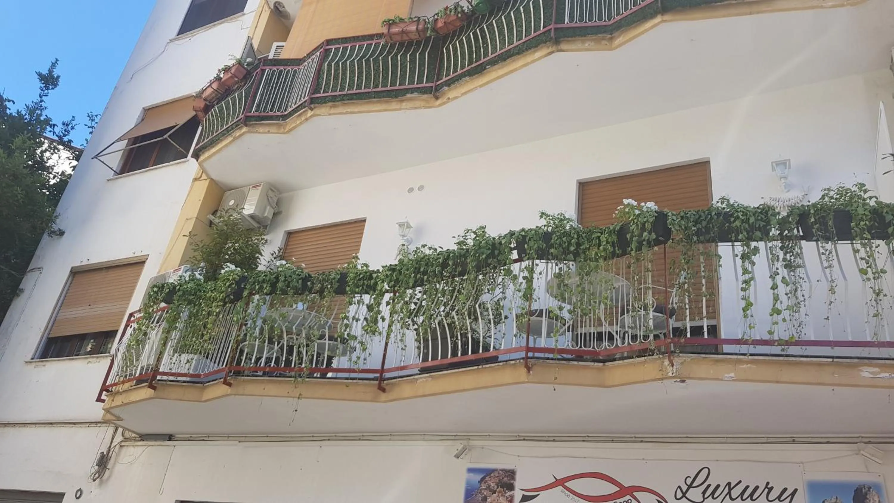 Property building in Sorrento Flower Rooms